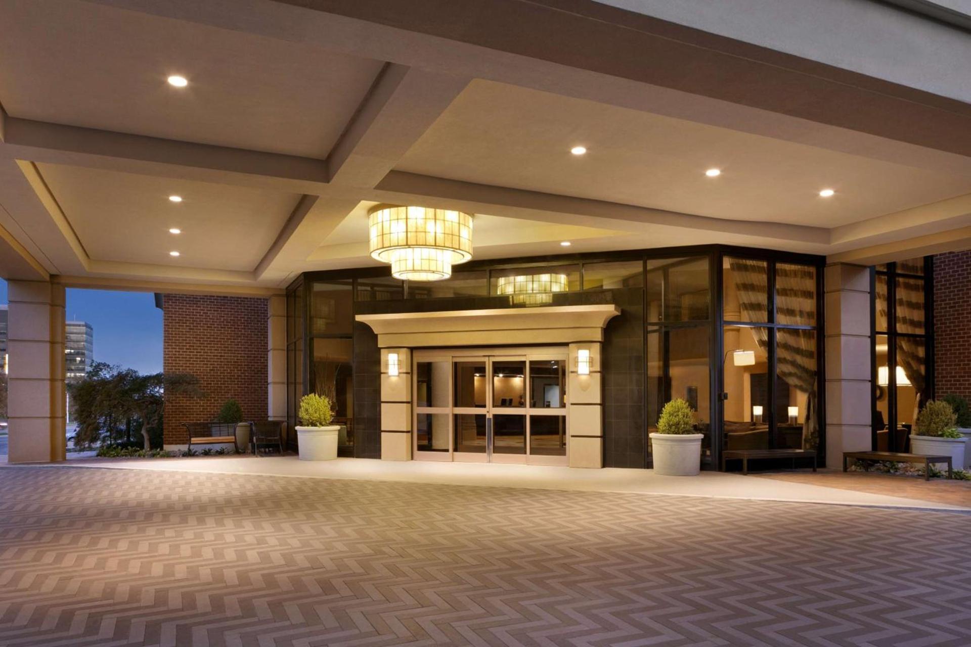 DoubleTree by Hilton McLean Tysons photo 2