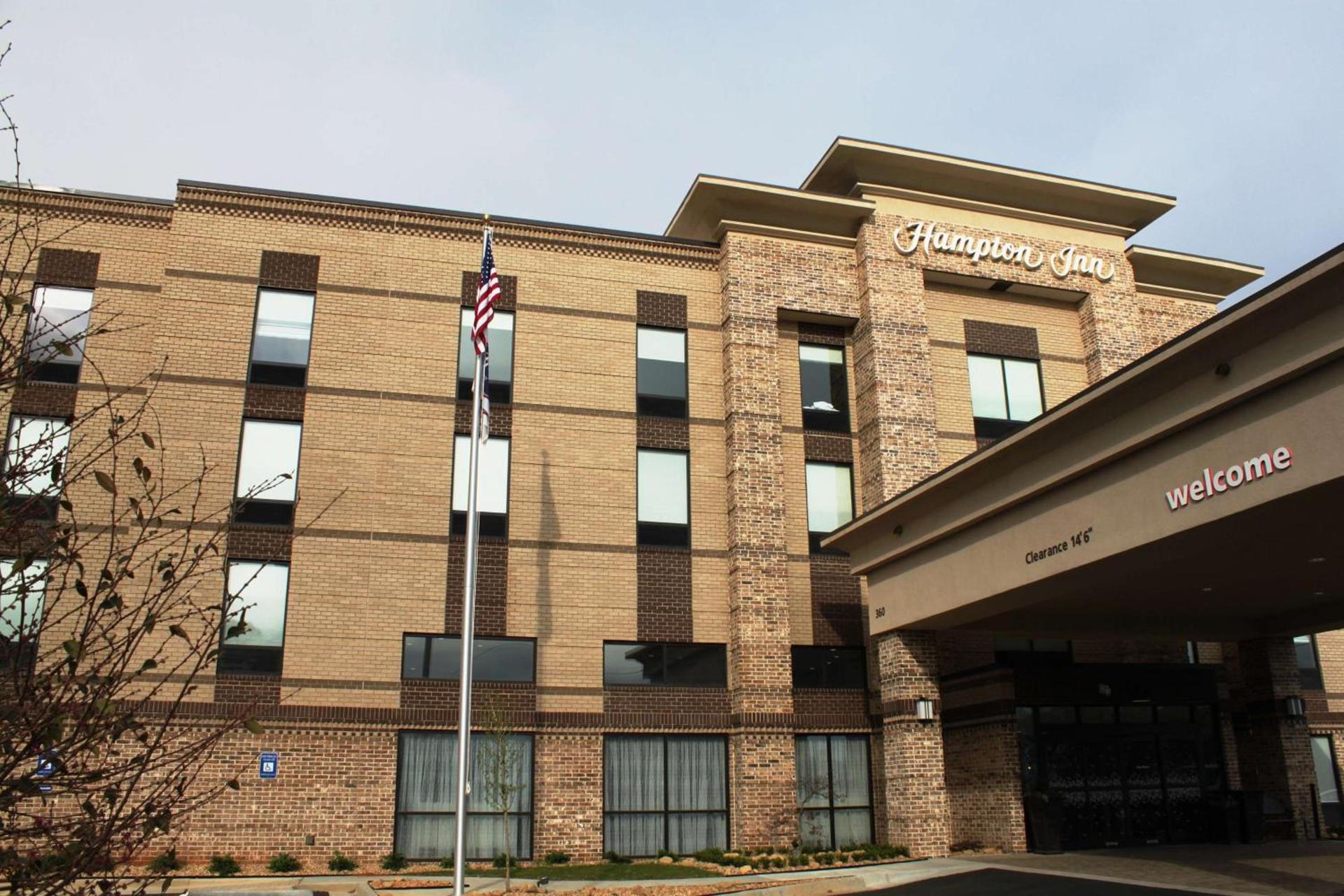 Hampton Inn Forsyth photo 2