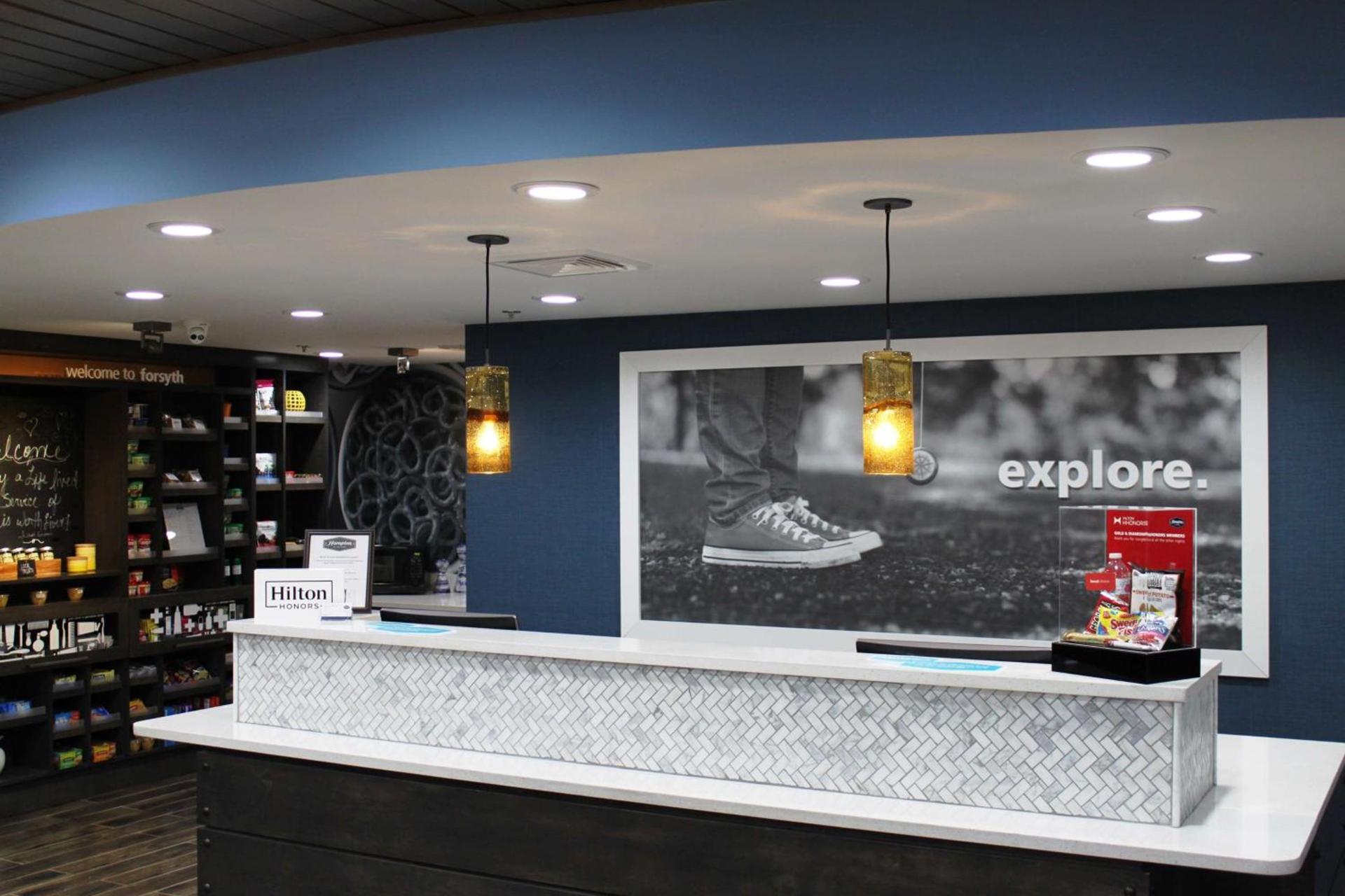 Hampton Inn Forsyth photo 3
