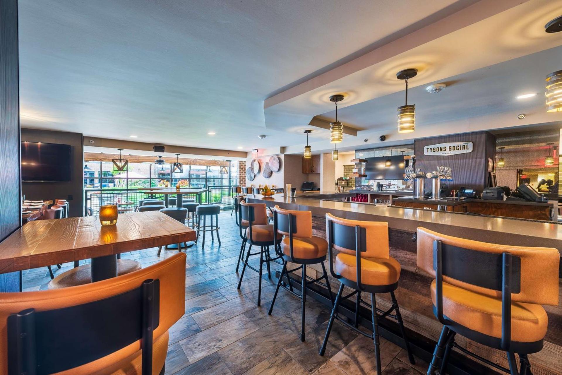 DoubleTree by Hilton McLean Tysons photo 7
