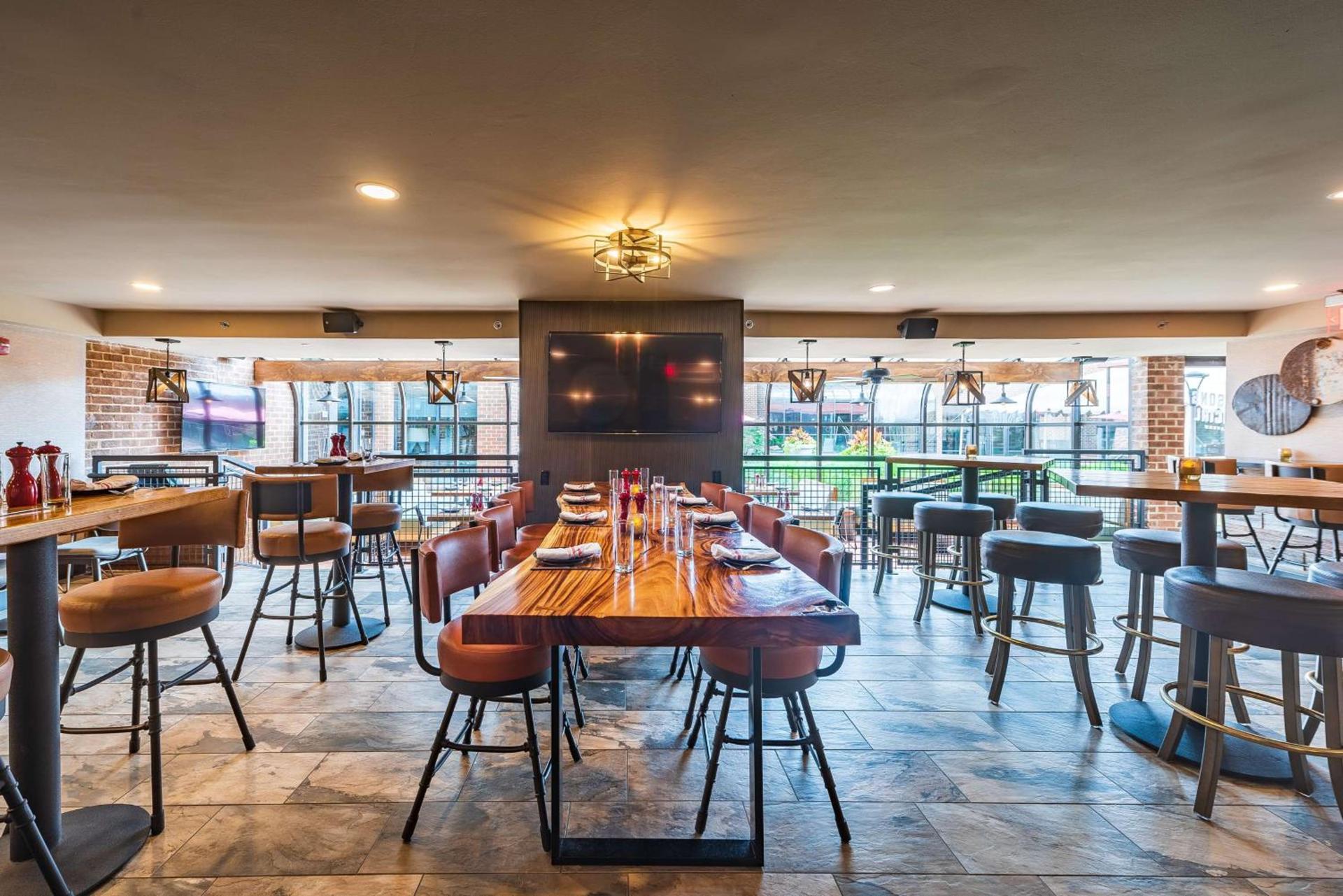 DoubleTree by Hilton McLean Tysons photo 8