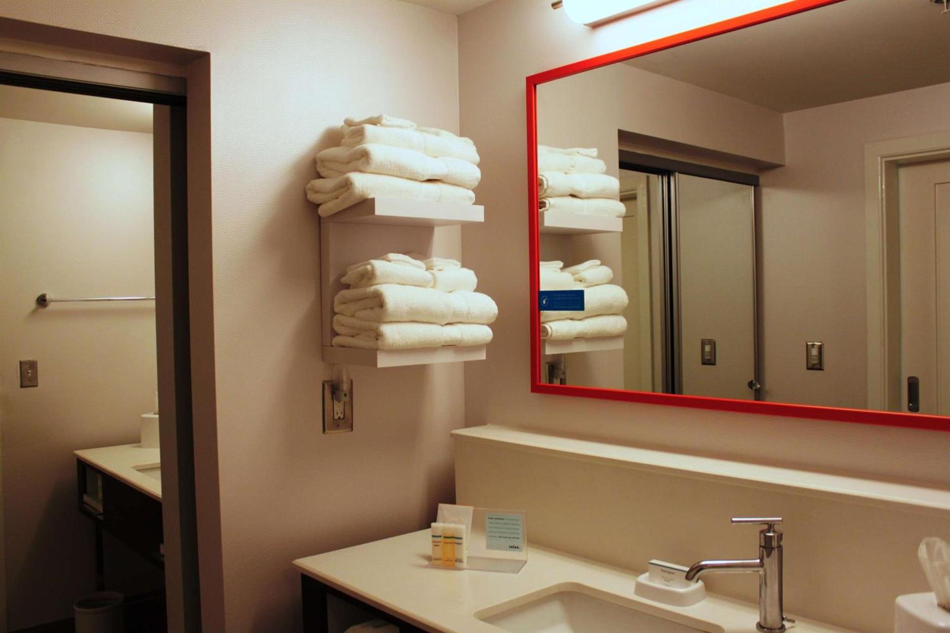 Hampton Inn Forsyth photo 18