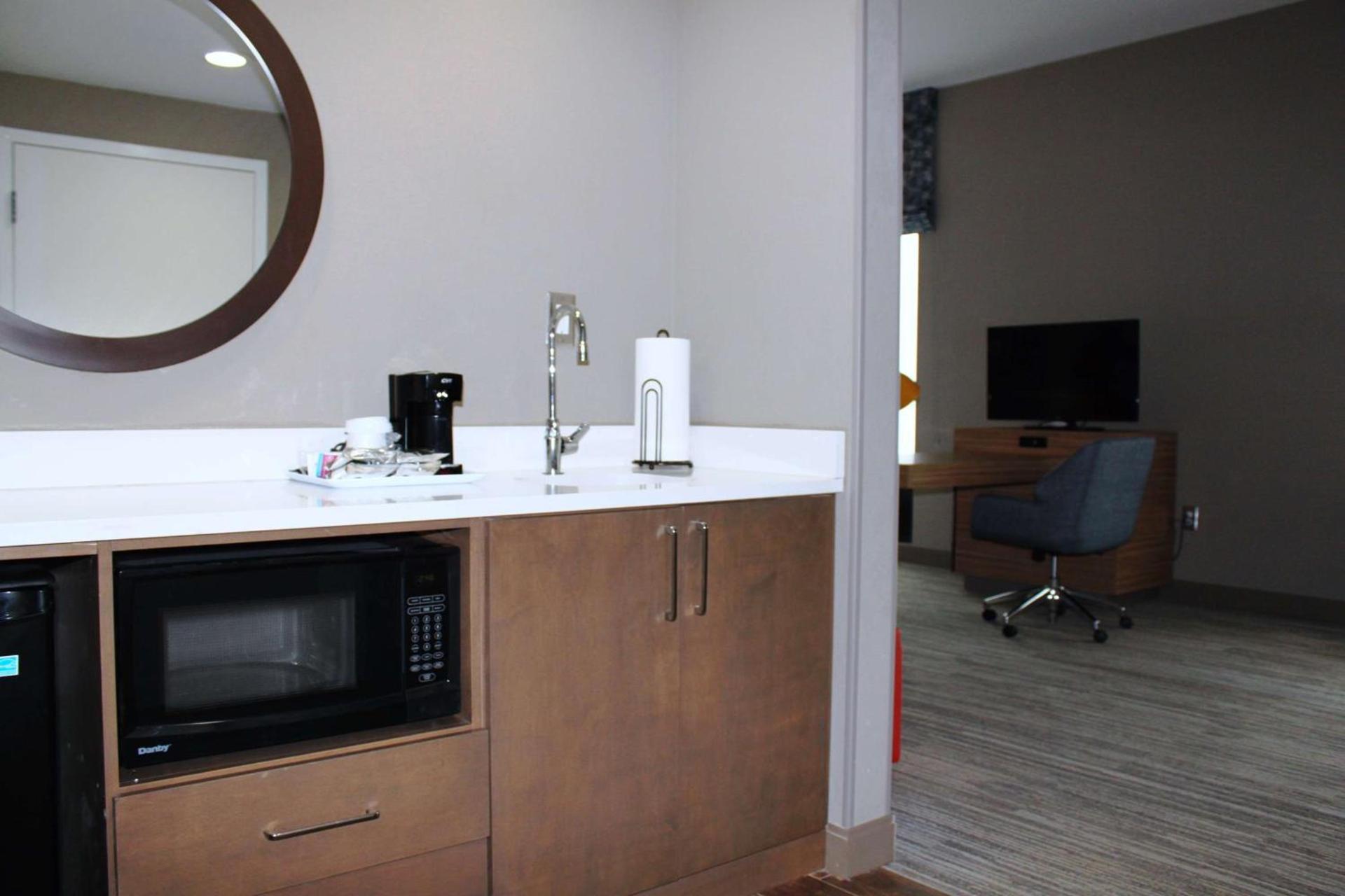 Hampton Inn Forsyth photo 19