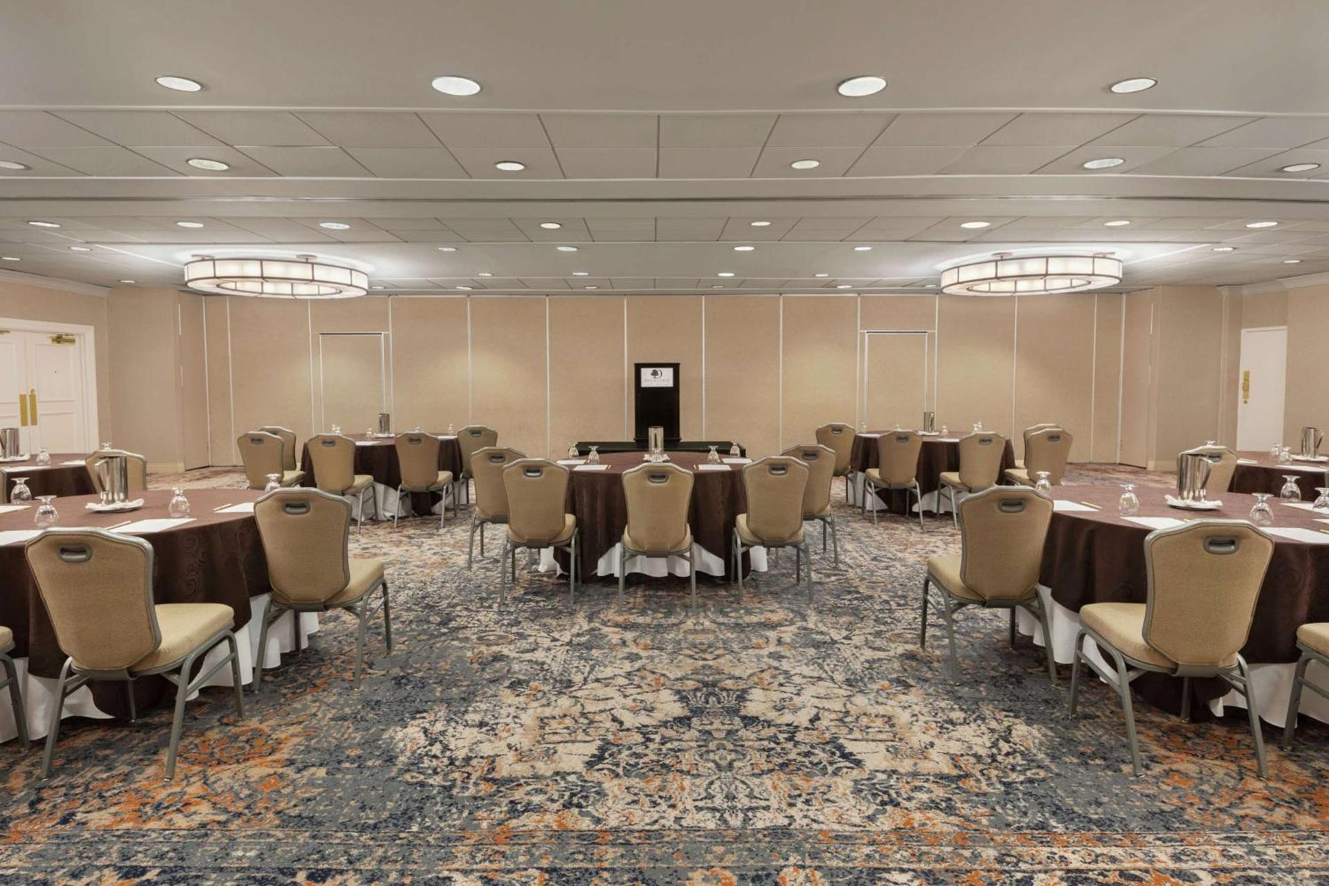 DoubleTree by Hilton McLean Tysons photo 9