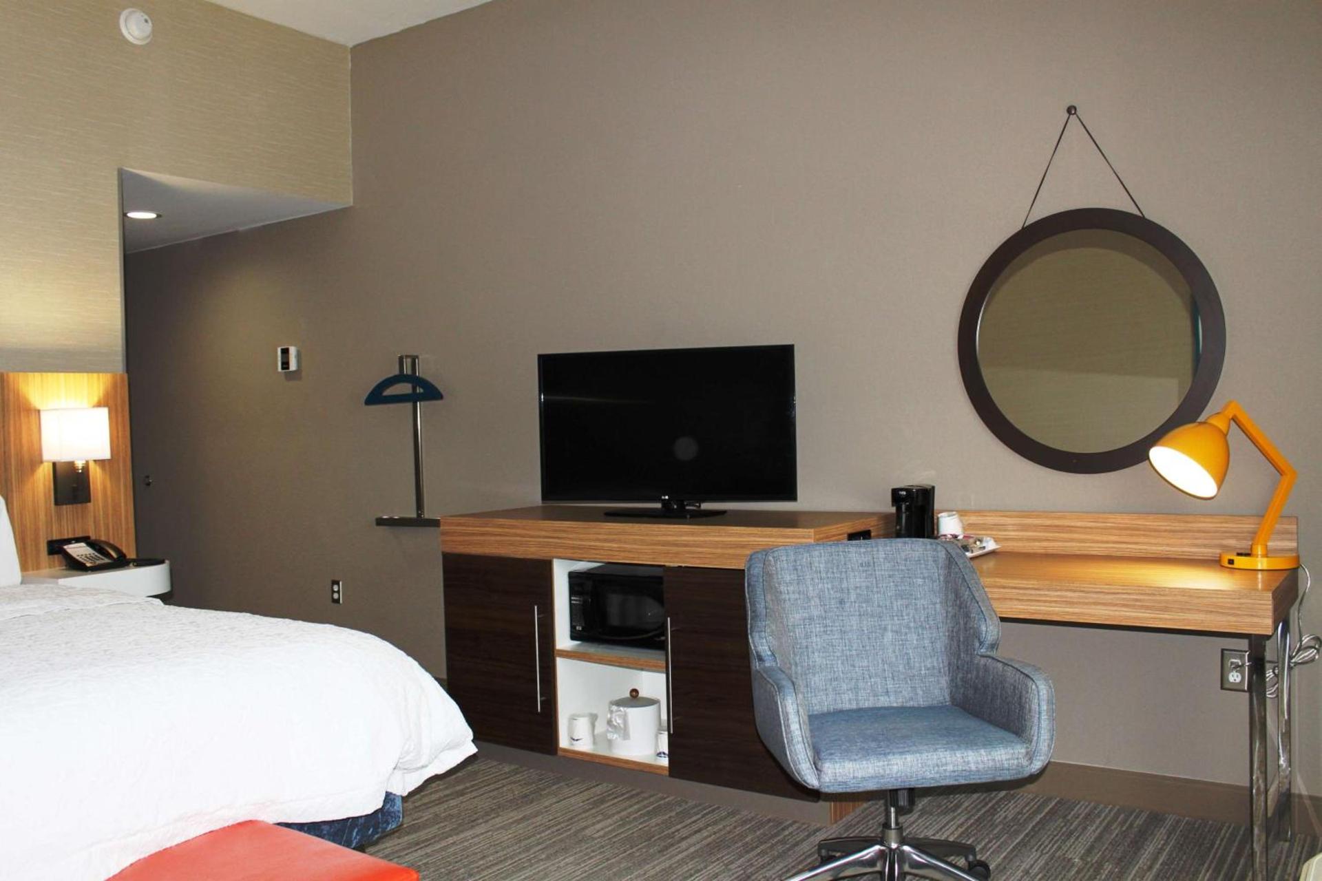 Hampton Inn Forsyth photo 21