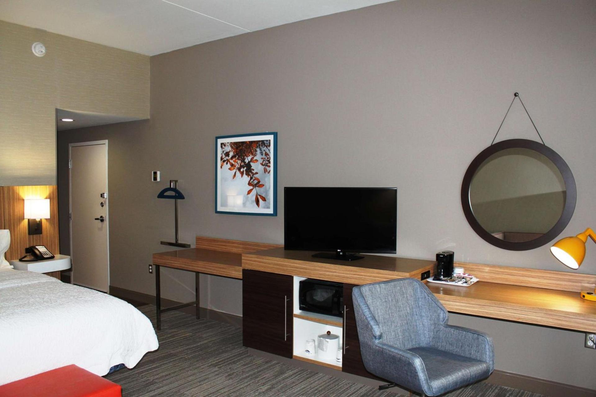 Hampton Inn Forsyth photo 24
