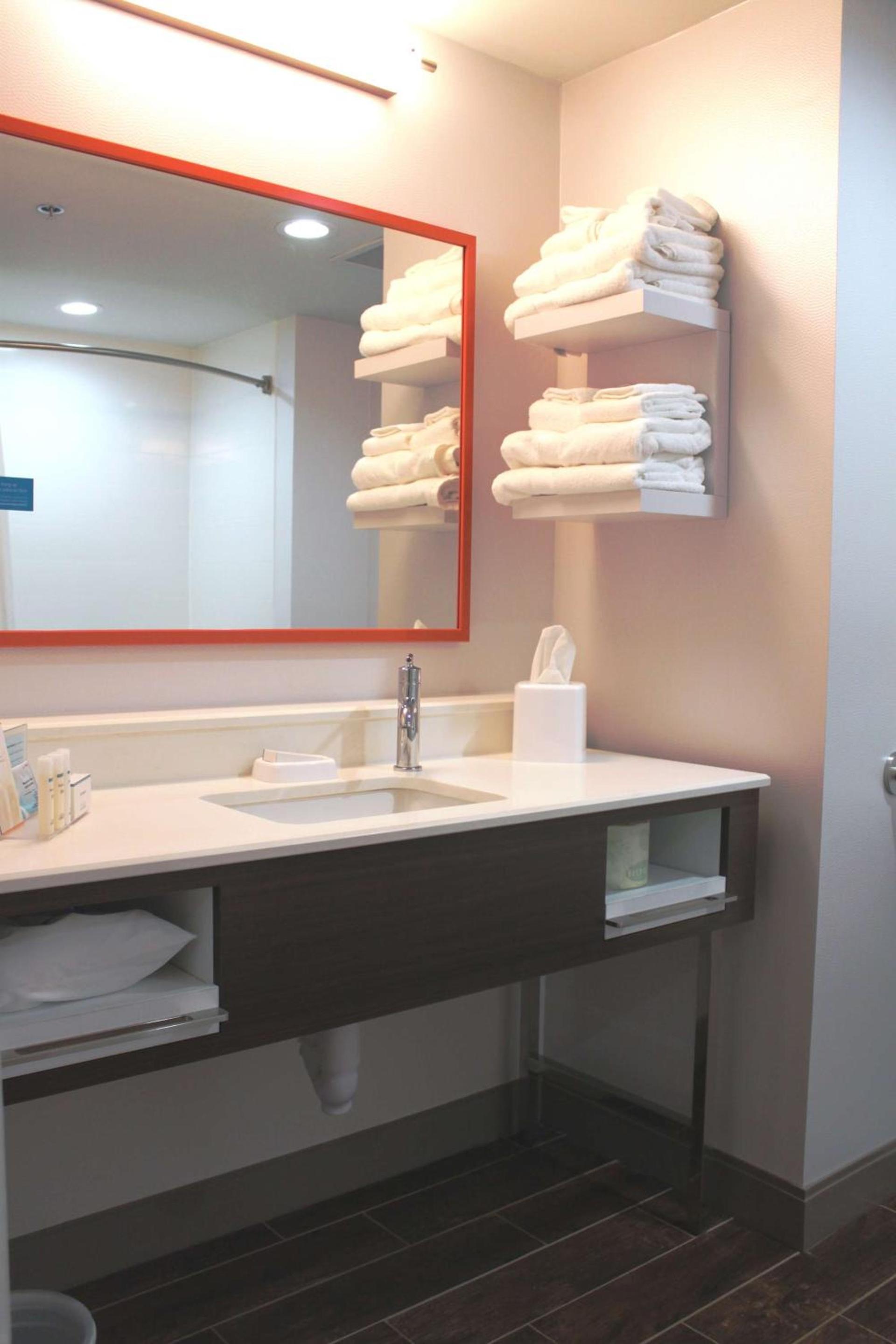Hampton Inn Forsyth photo 26