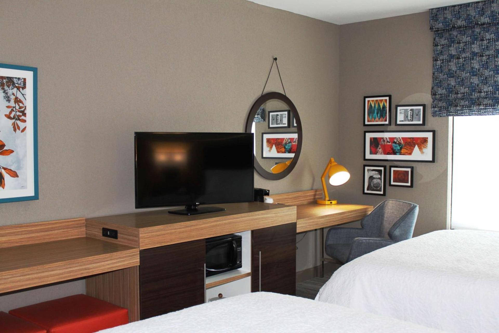 Hampton Inn Forsyth photo 29