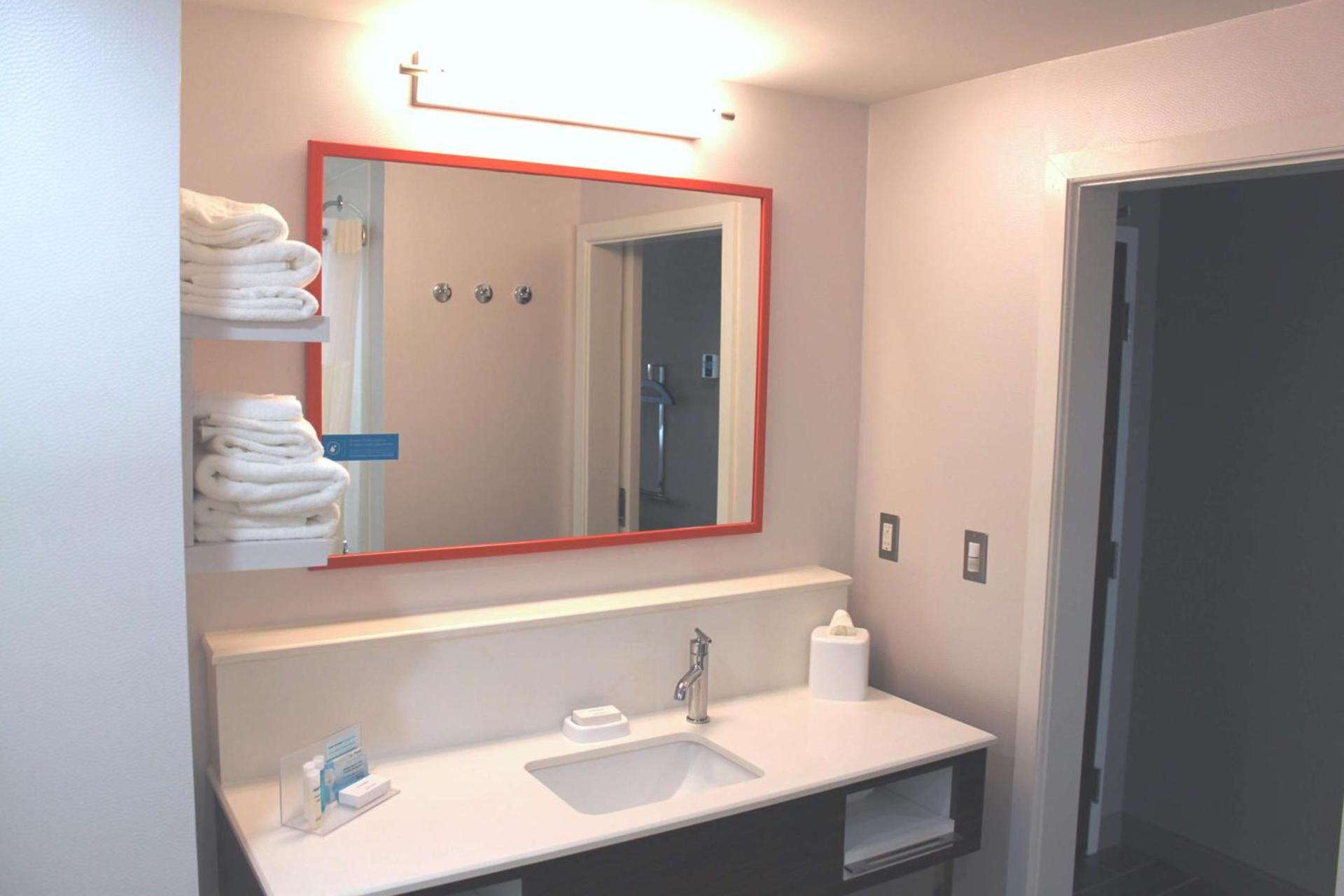 Hampton Inn Forsyth photo 27
