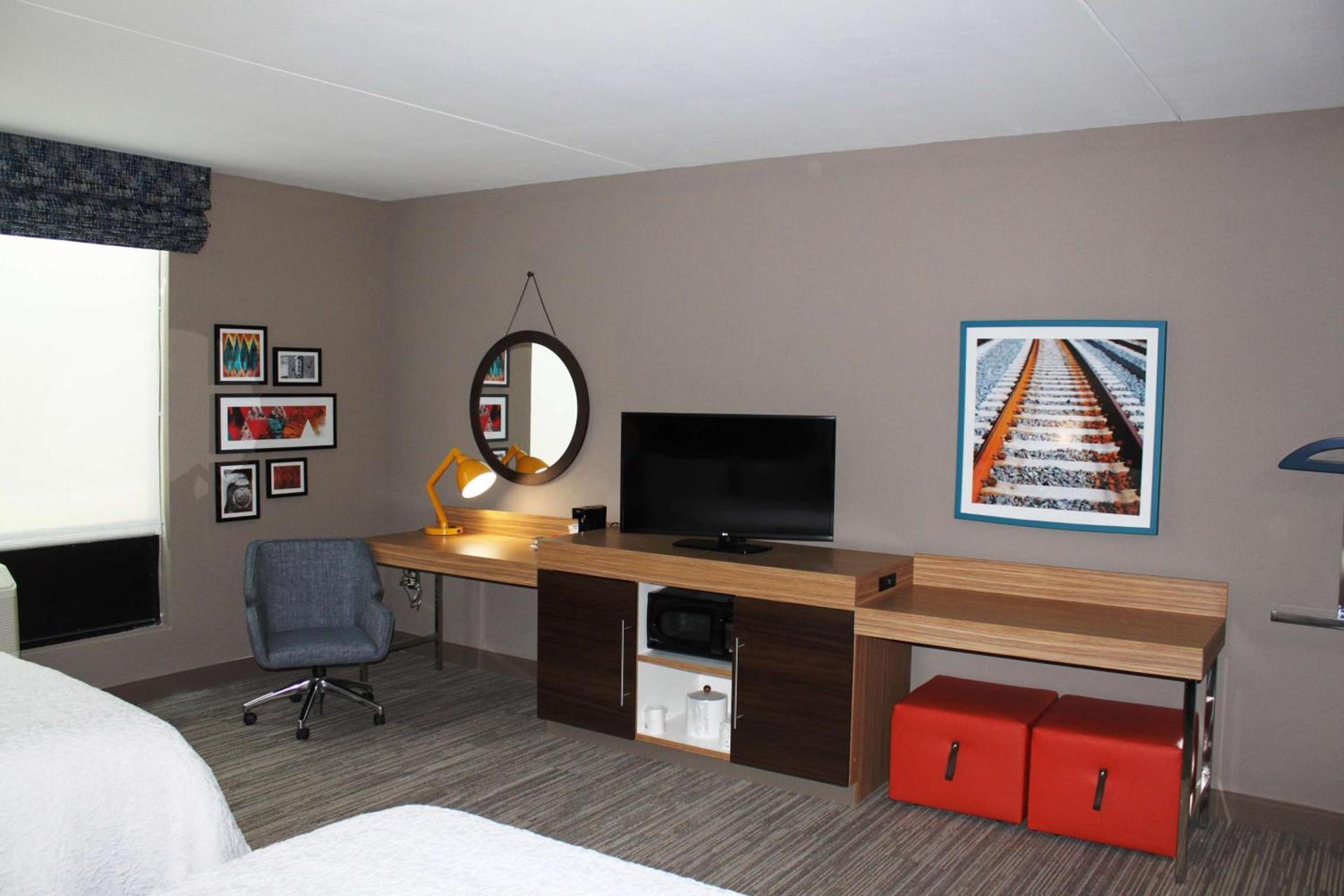 Hampton Inn Forsyth photo 32