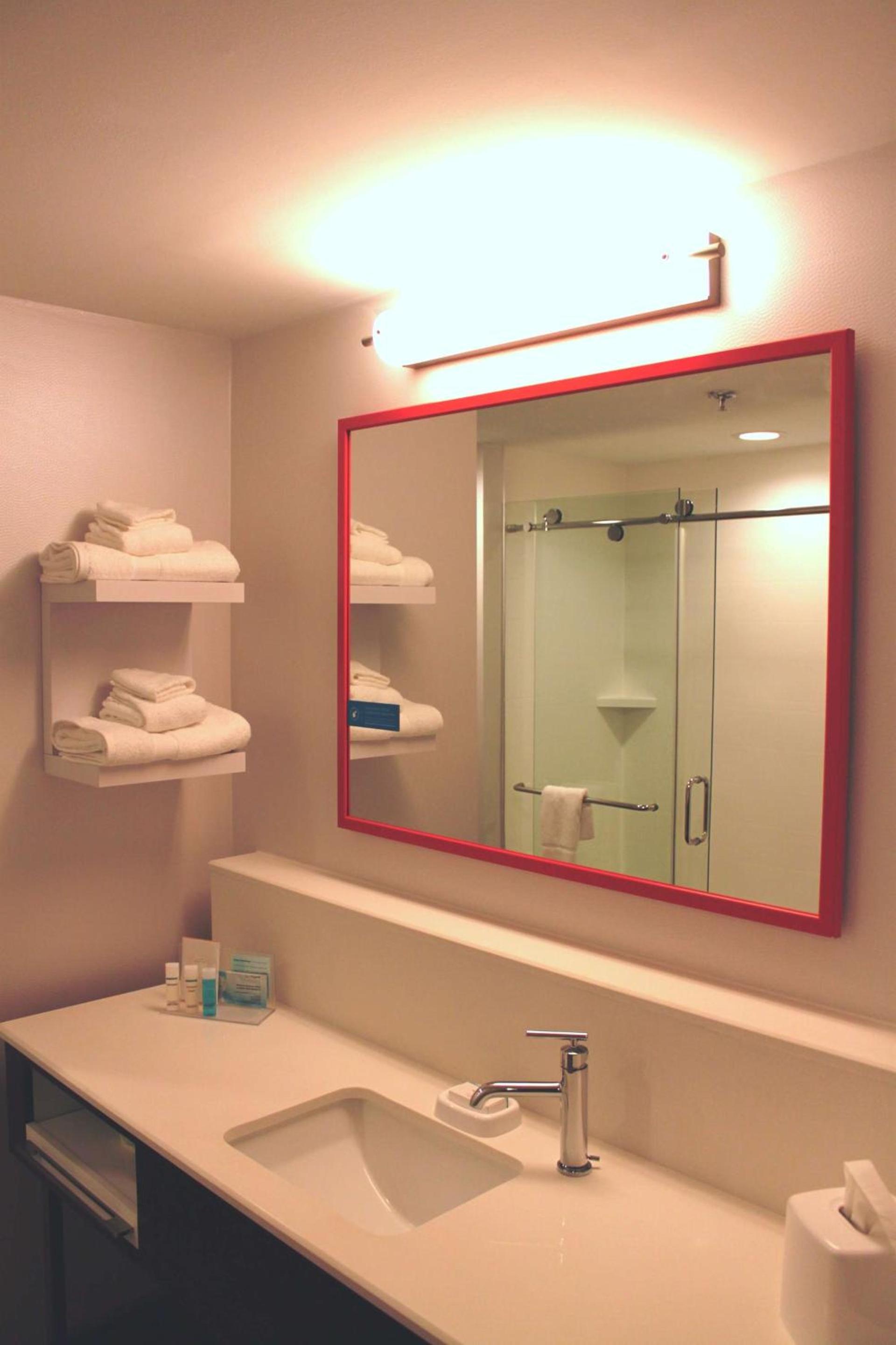Hampton Inn Forsyth photo 34