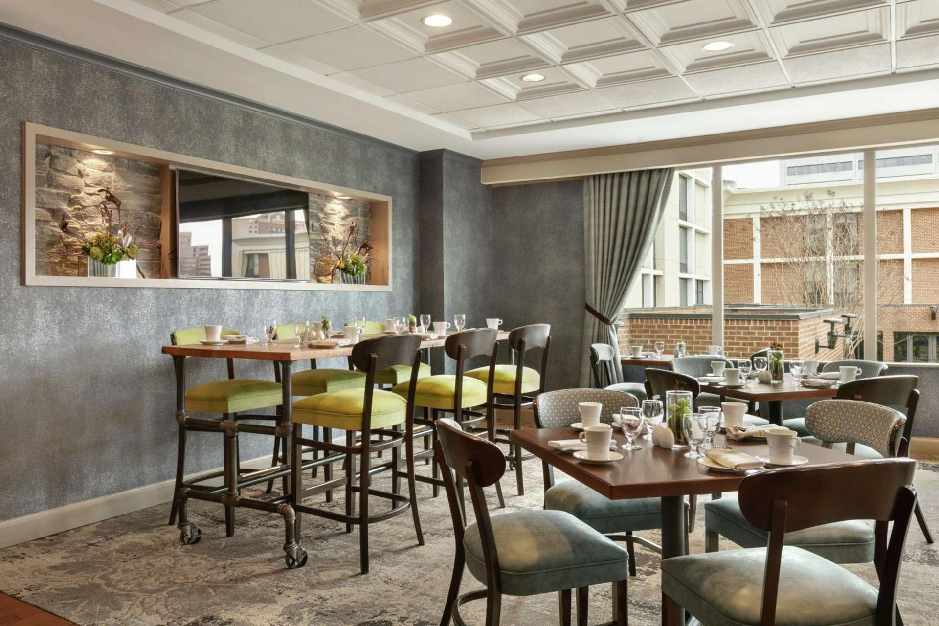 DoubleTree by Hilton McLean Tysons photo 13