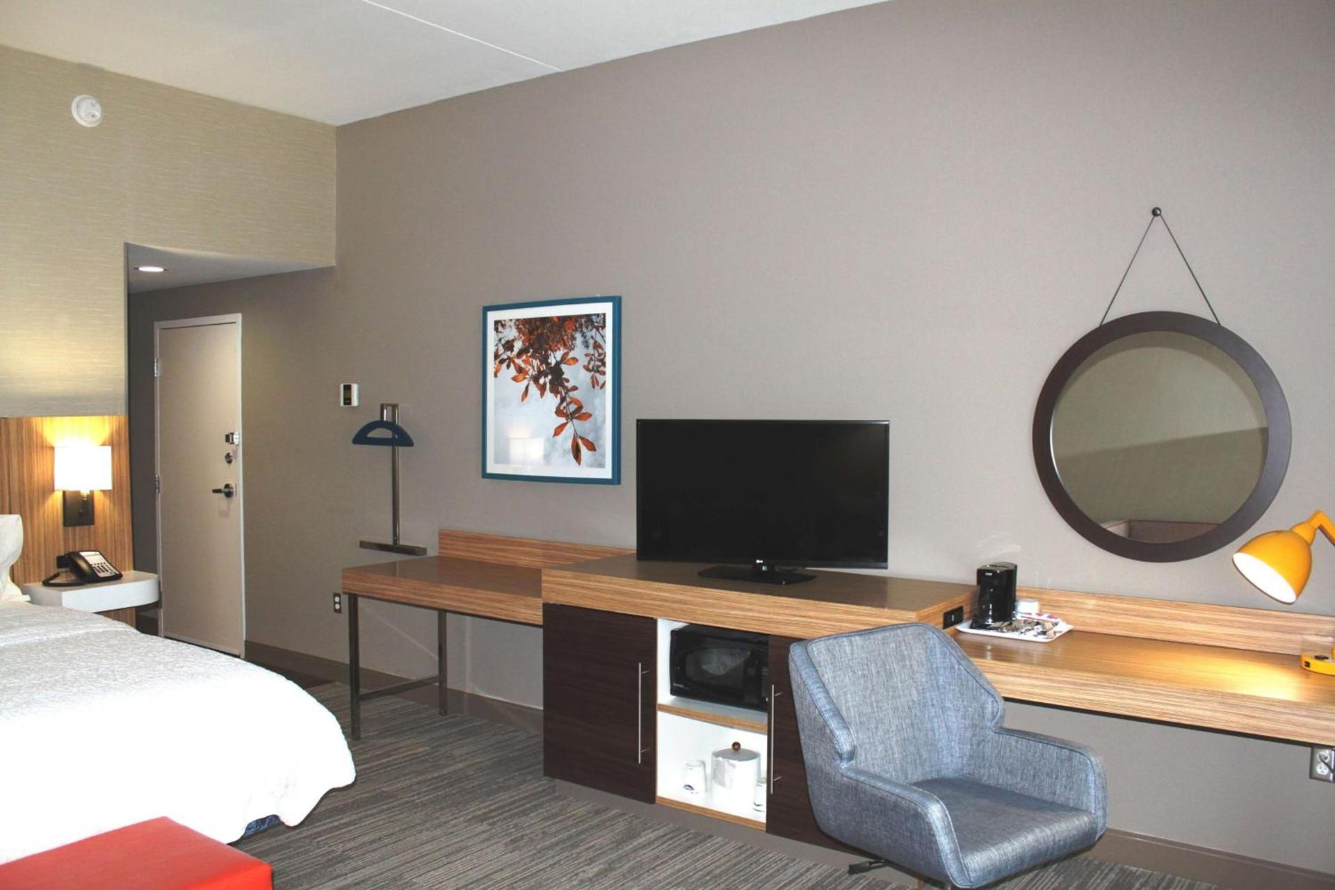 Hampton Inn Forsyth photo 36