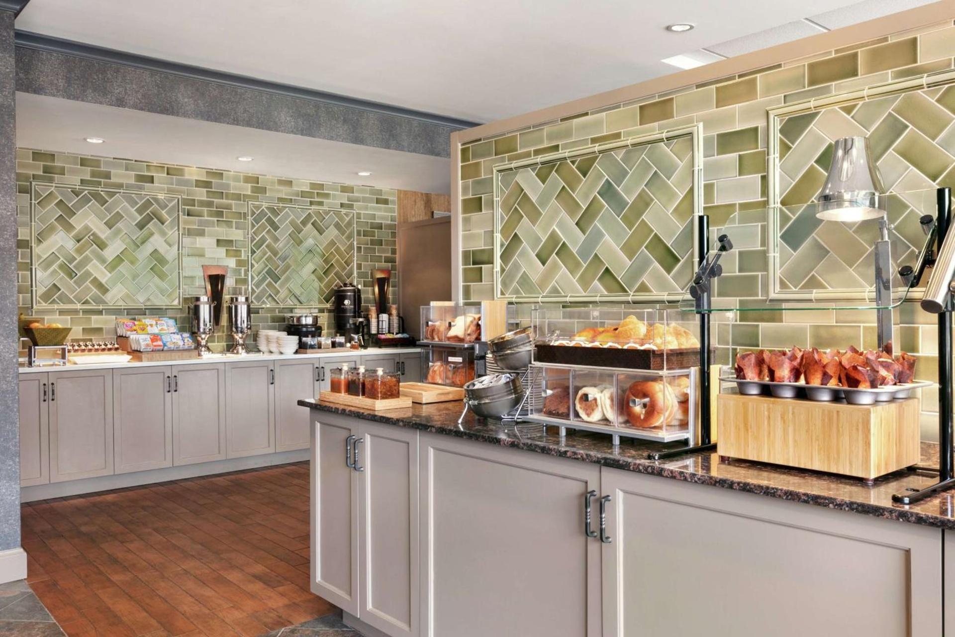 DoubleTree by Hilton McLean Tysons photo 14