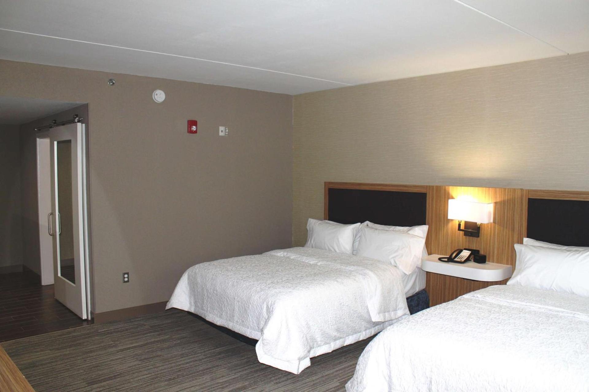 Hampton Inn Forsyth photo 38