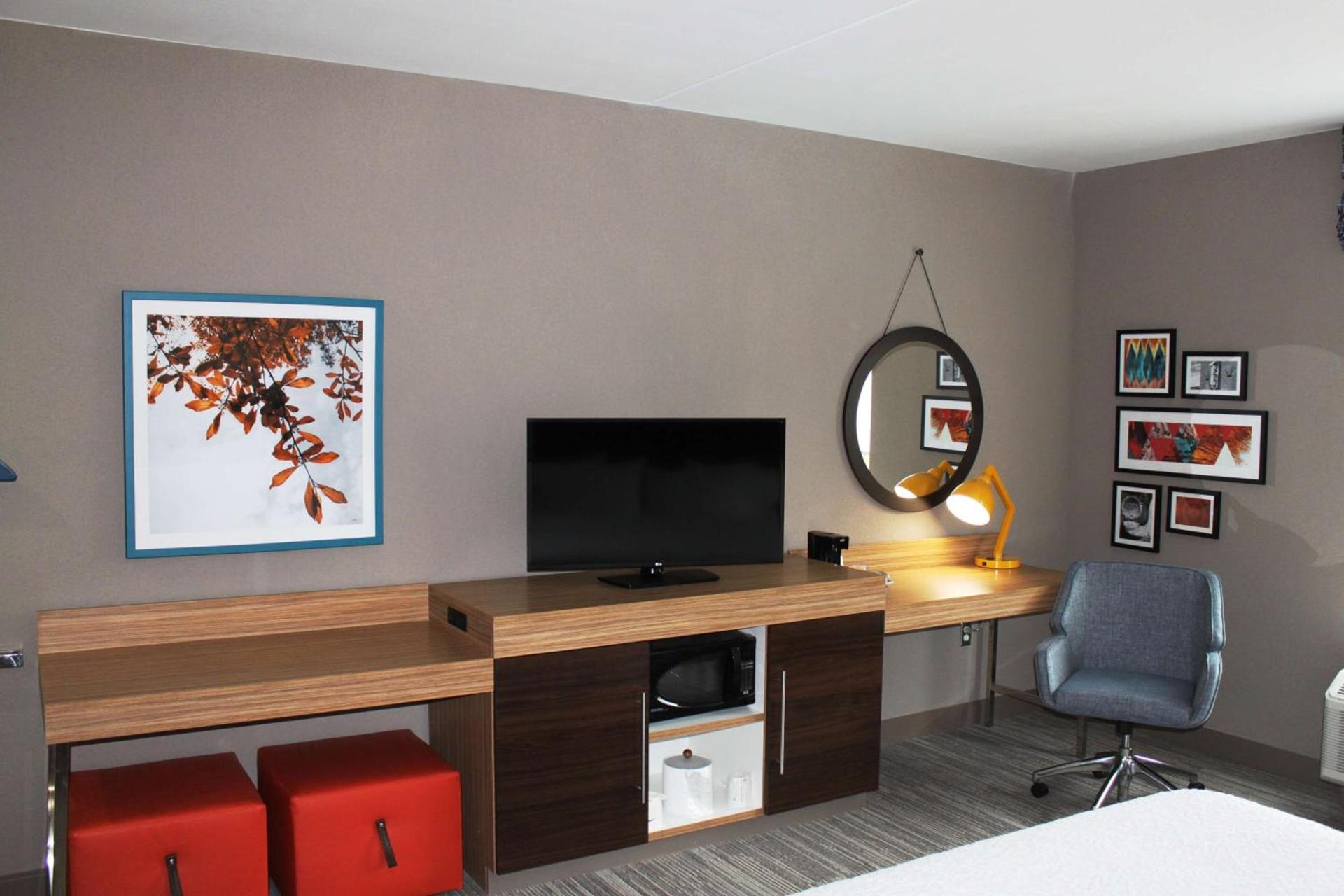 Hampton Inn Forsyth photo 42