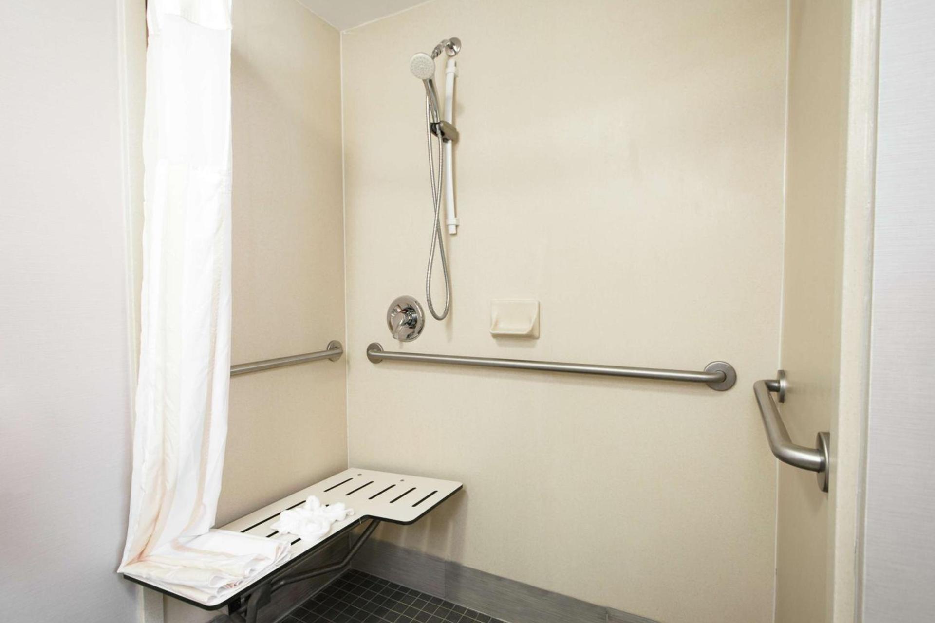 Hilton Garden Inn Independence photo 32