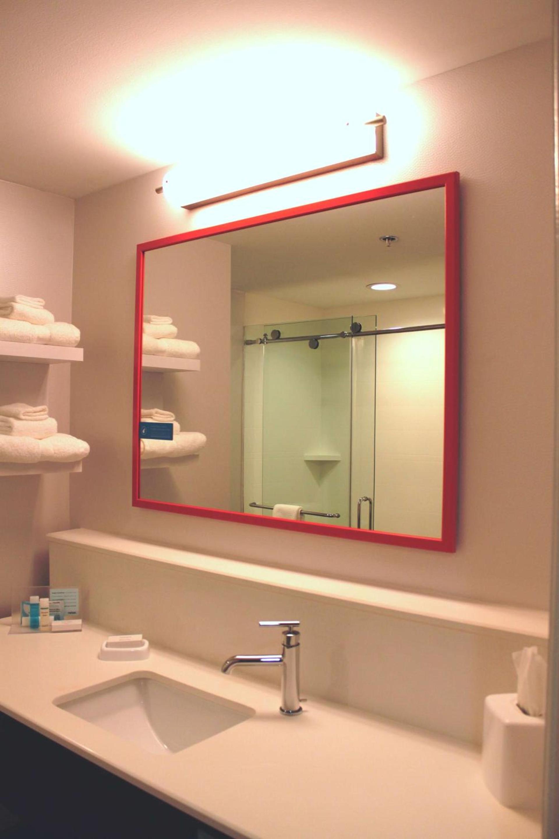 Hampton Inn Forsyth photo 41
