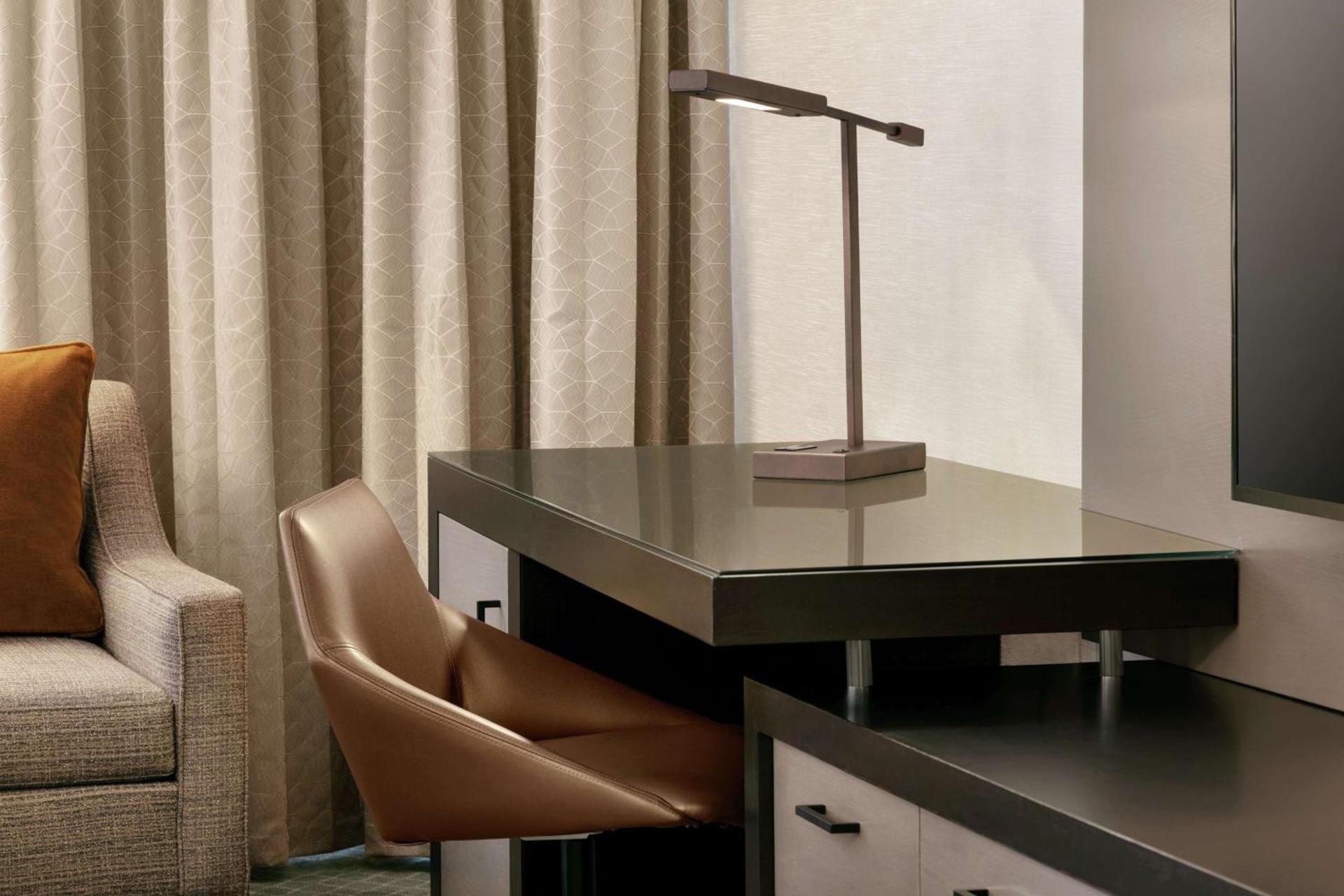 DoubleTree by Hilton McLean Tysons photo 21