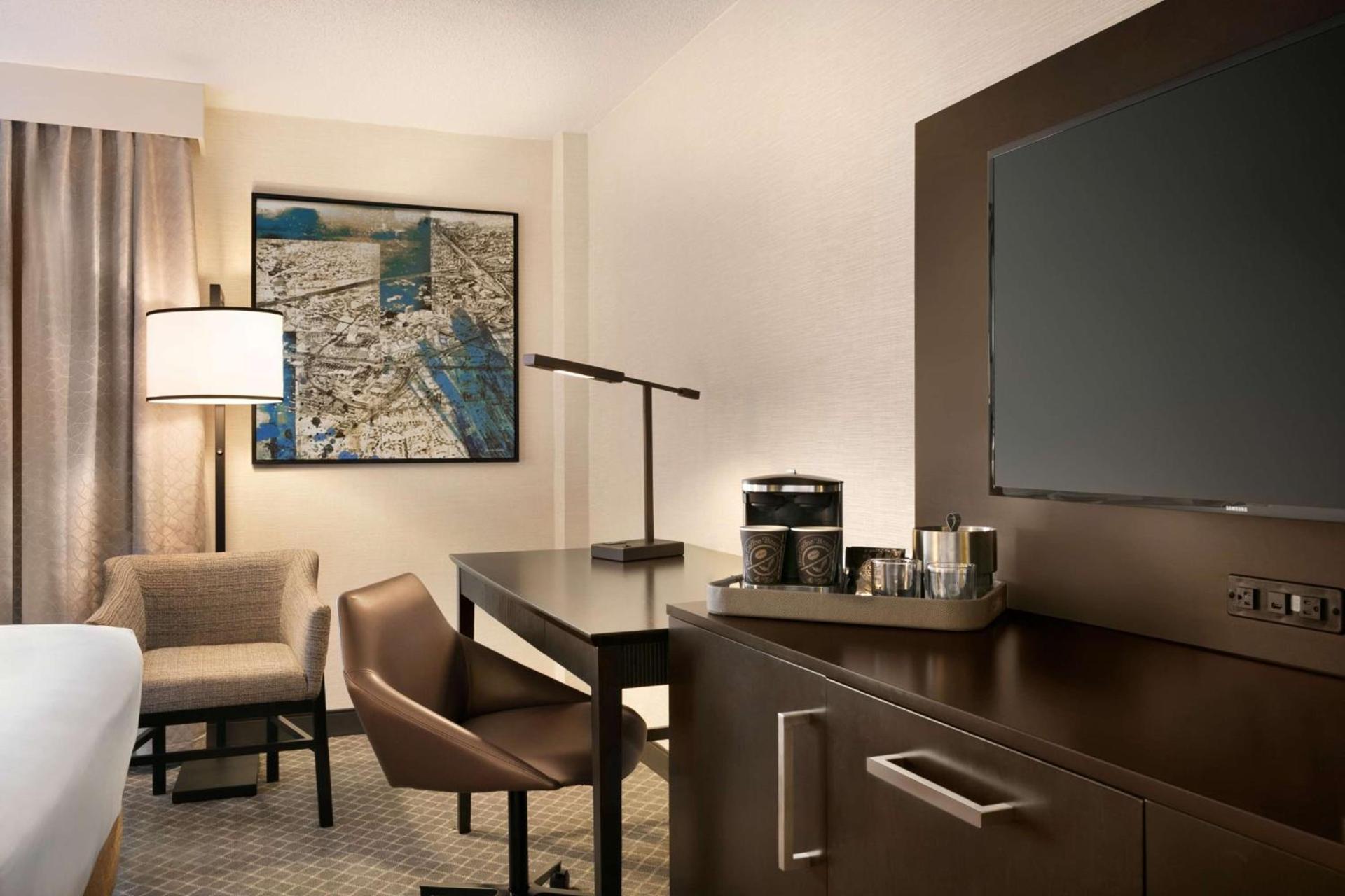 DoubleTree by Hilton McLean Tysons photo 23