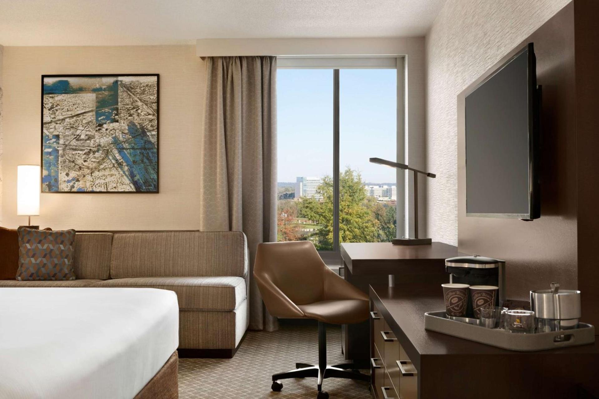 DoubleTree by Hilton McLean Tysons photo 34