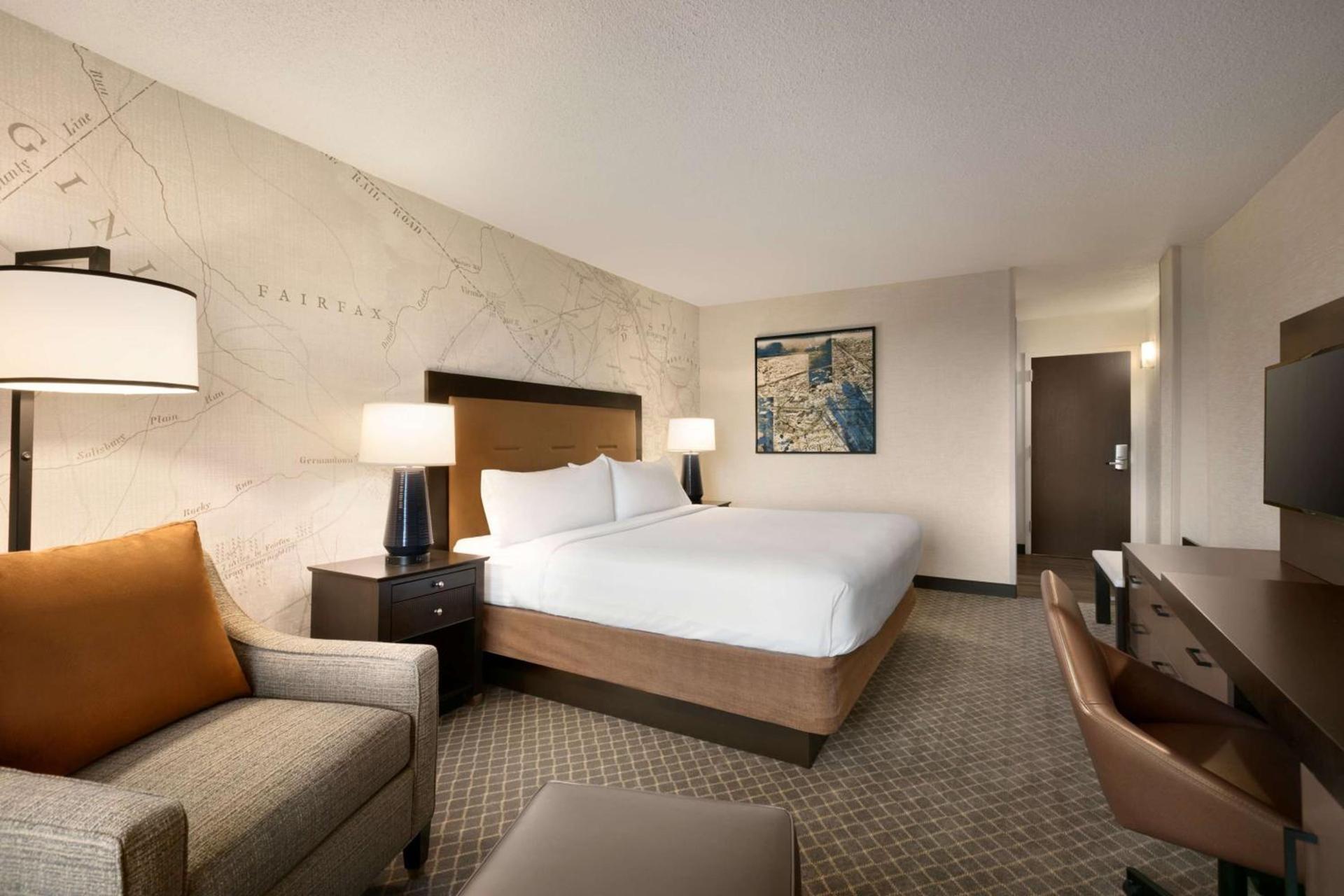DoubleTree by Hilton McLean Tysons photo 36