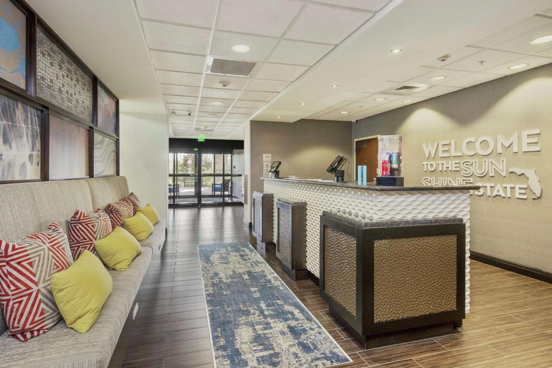 Hampton Inn & Suites Orlando-Apopka photo 2