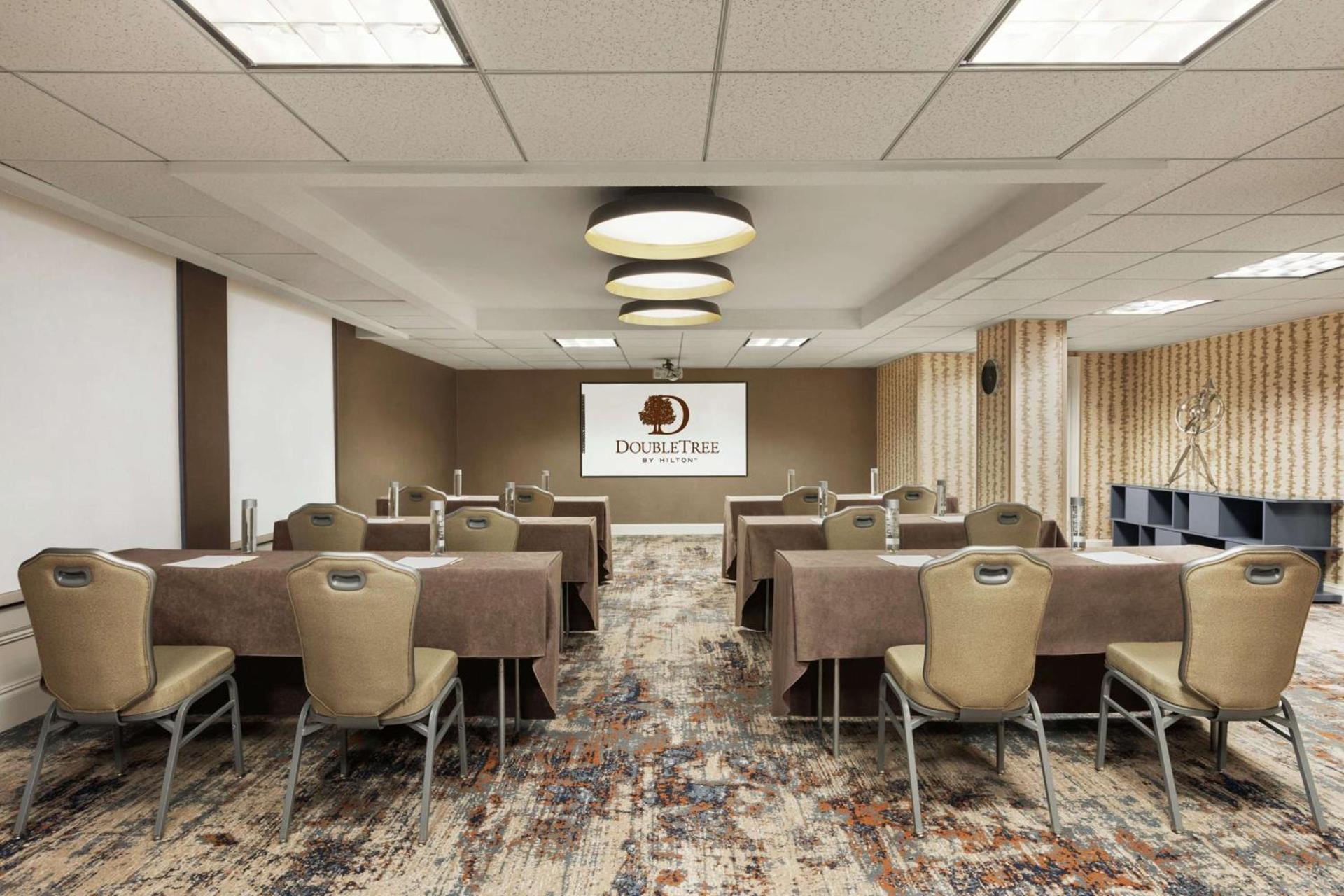 DoubleTree by Hilton McLean Tysons photo 39