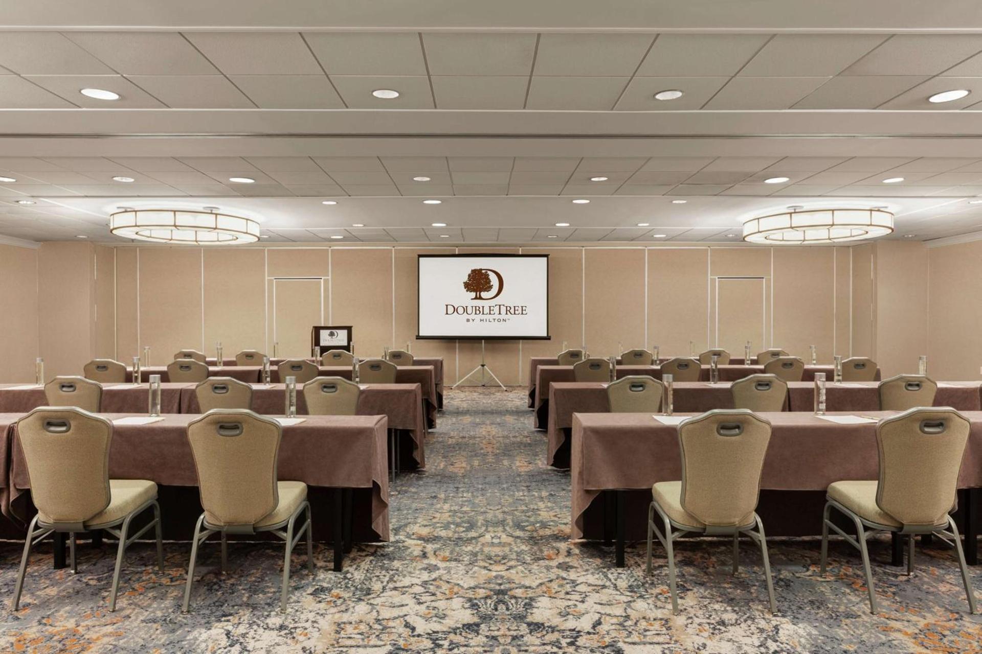DoubleTree by Hilton McLean Tysons photo 40