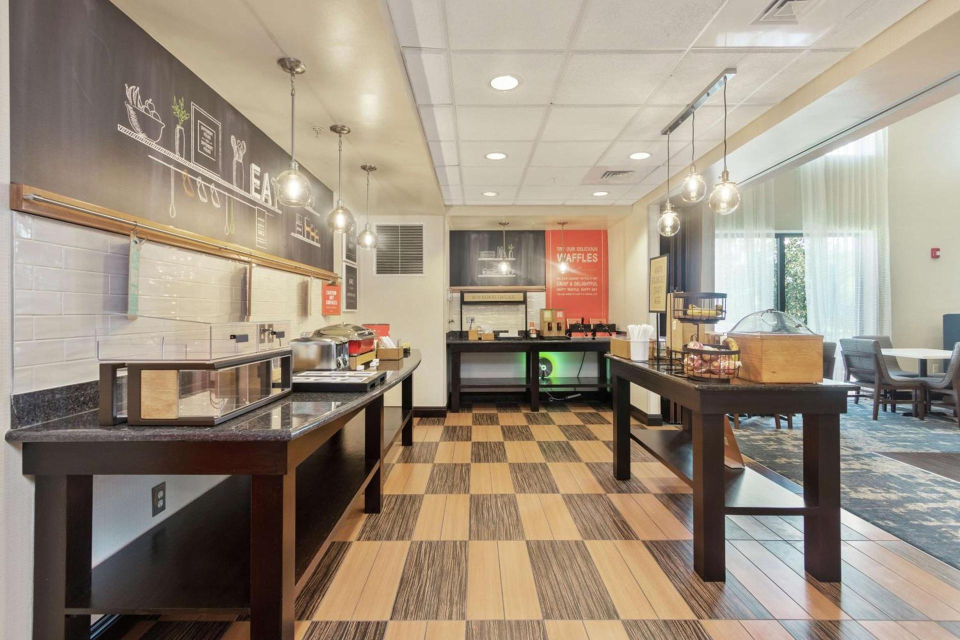 Hampton Inn & Suites Orlando-Apopka photo 61