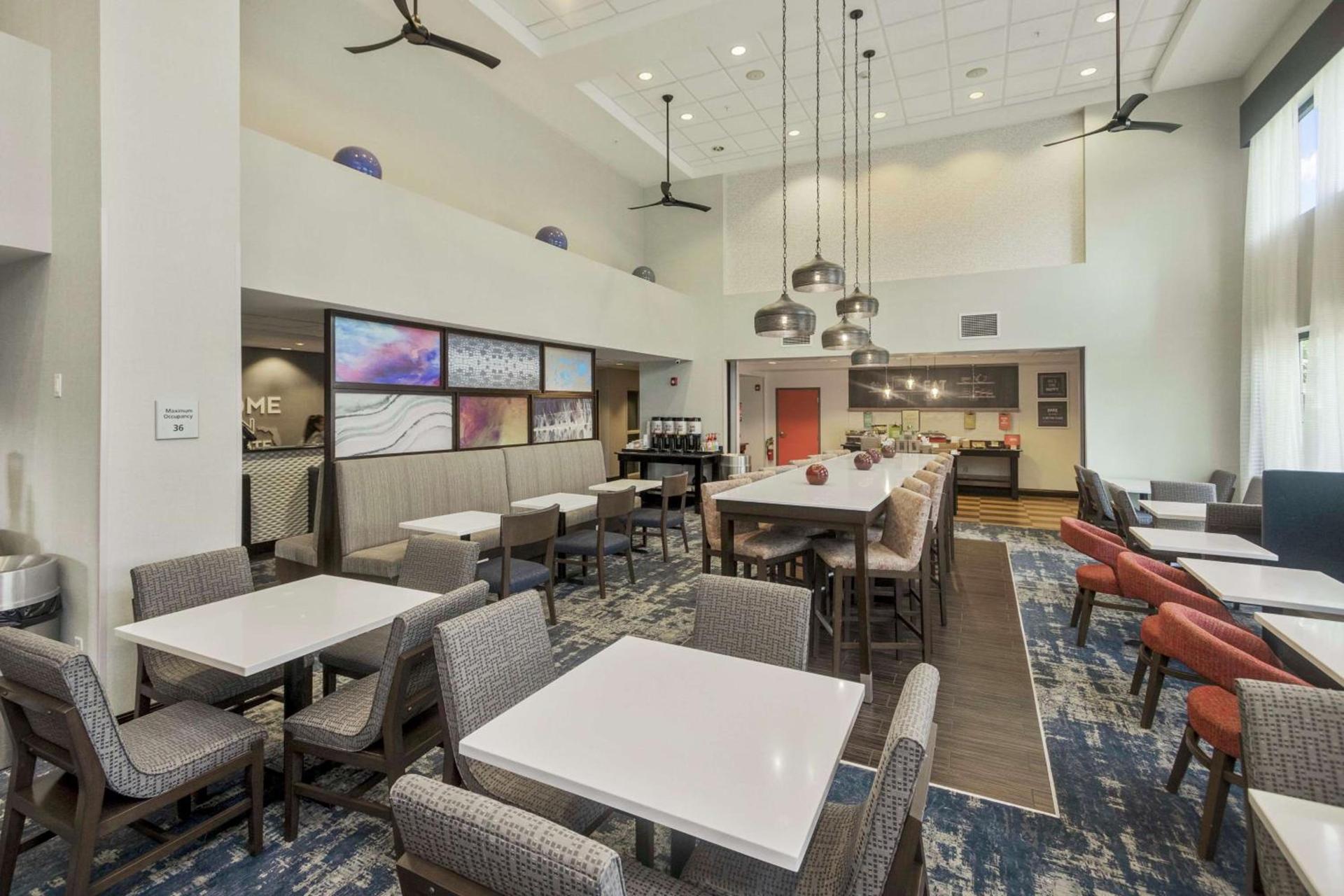 Hampton Inn & Suites Orlando-Apopka photo 10