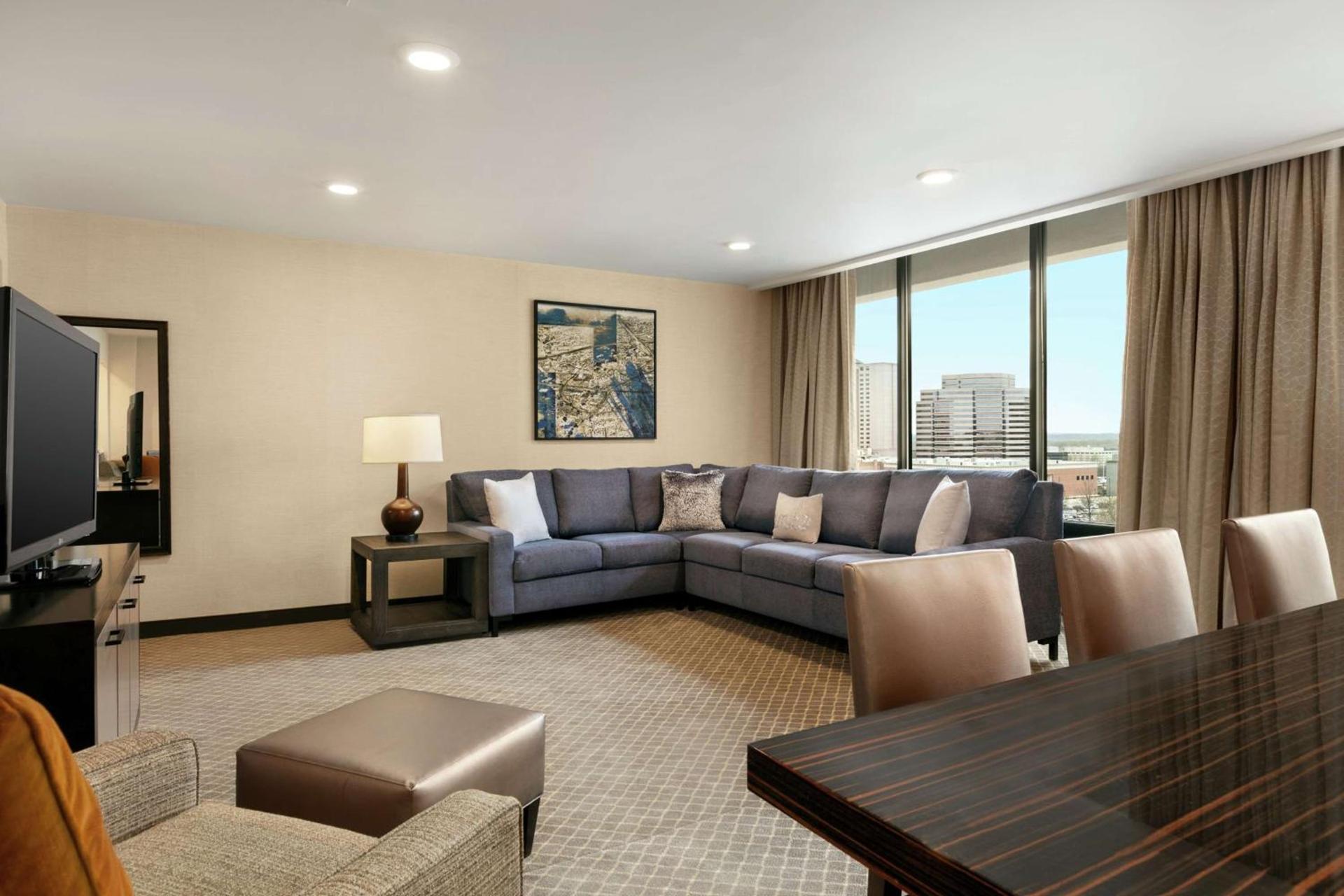 DoubleTree by Hilton McLean Tysons photo 42