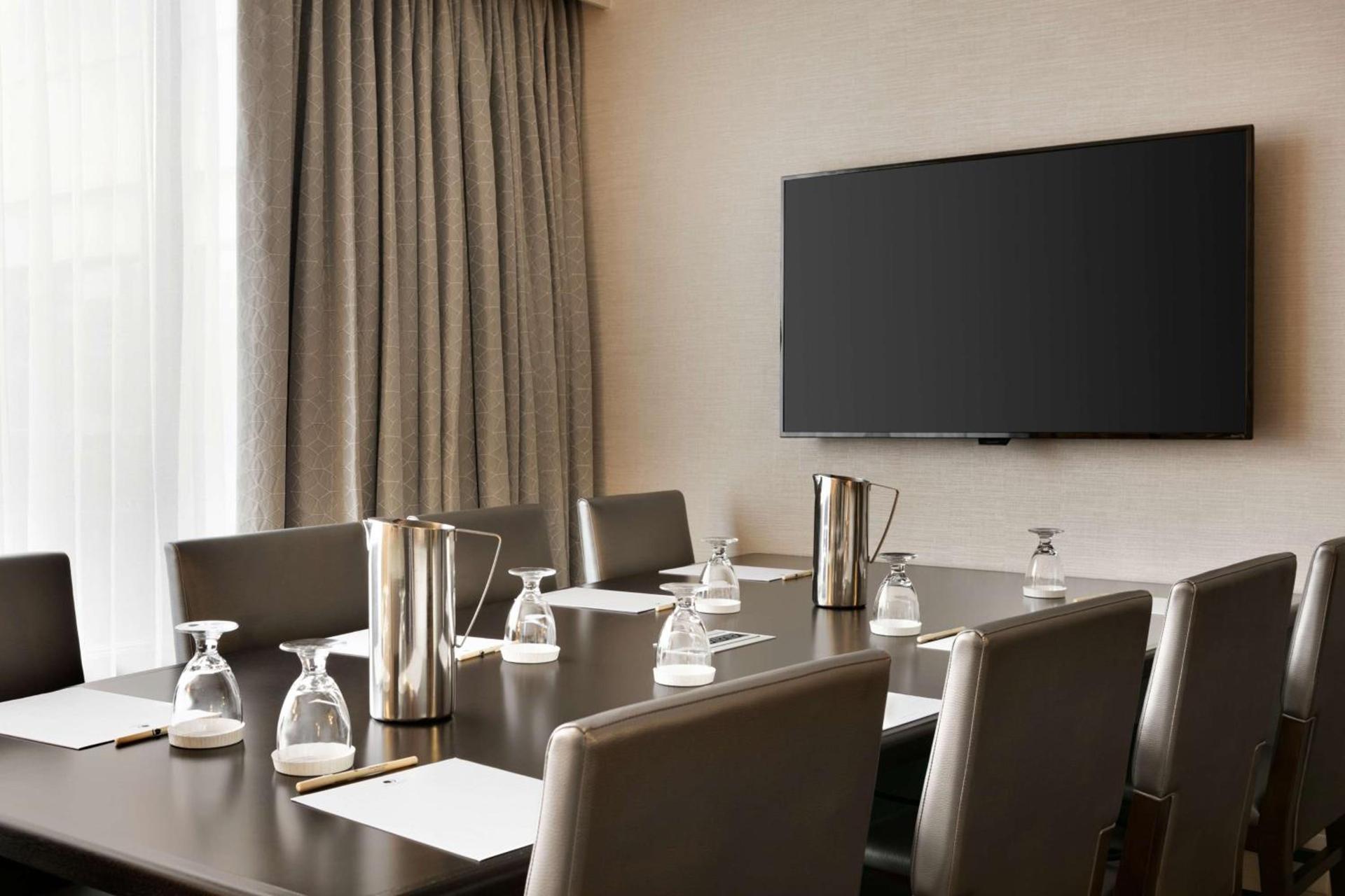 DoubleTree by Hilton McLean Tysons photo 44