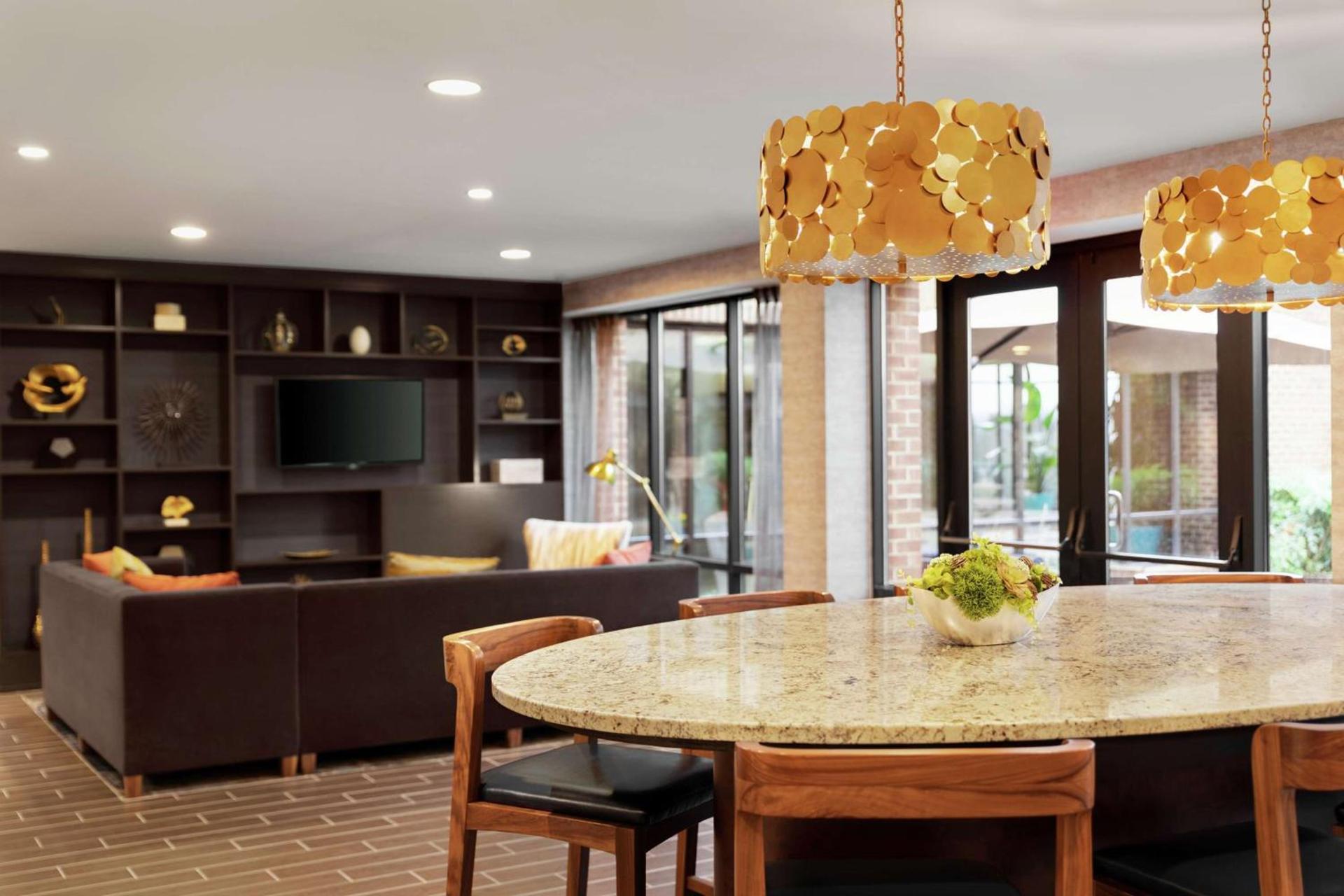 DoubleTree by Hilton McLean Tysons photo 48