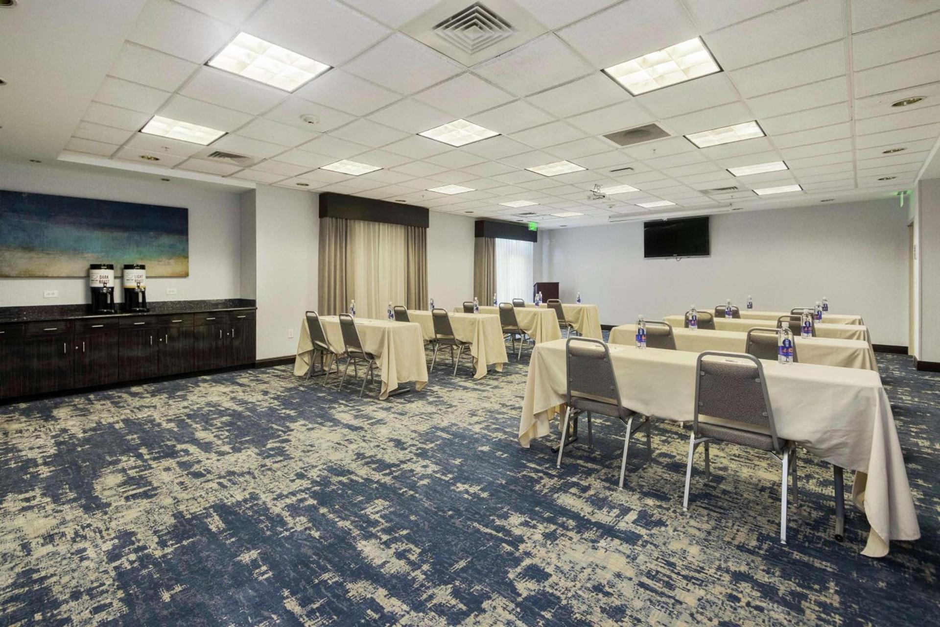 Hampton Inn & Suites Orlando-Apopka photo 32
