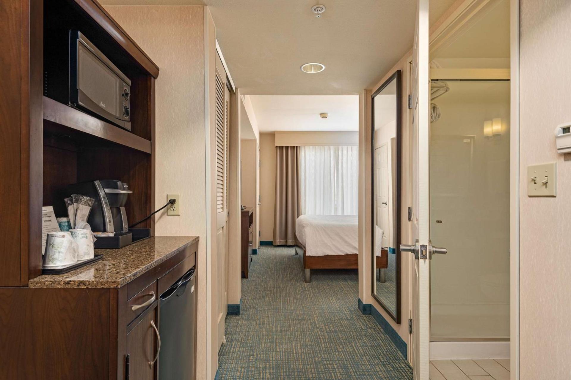 Hilton Garden Inn Overland Park photo 17