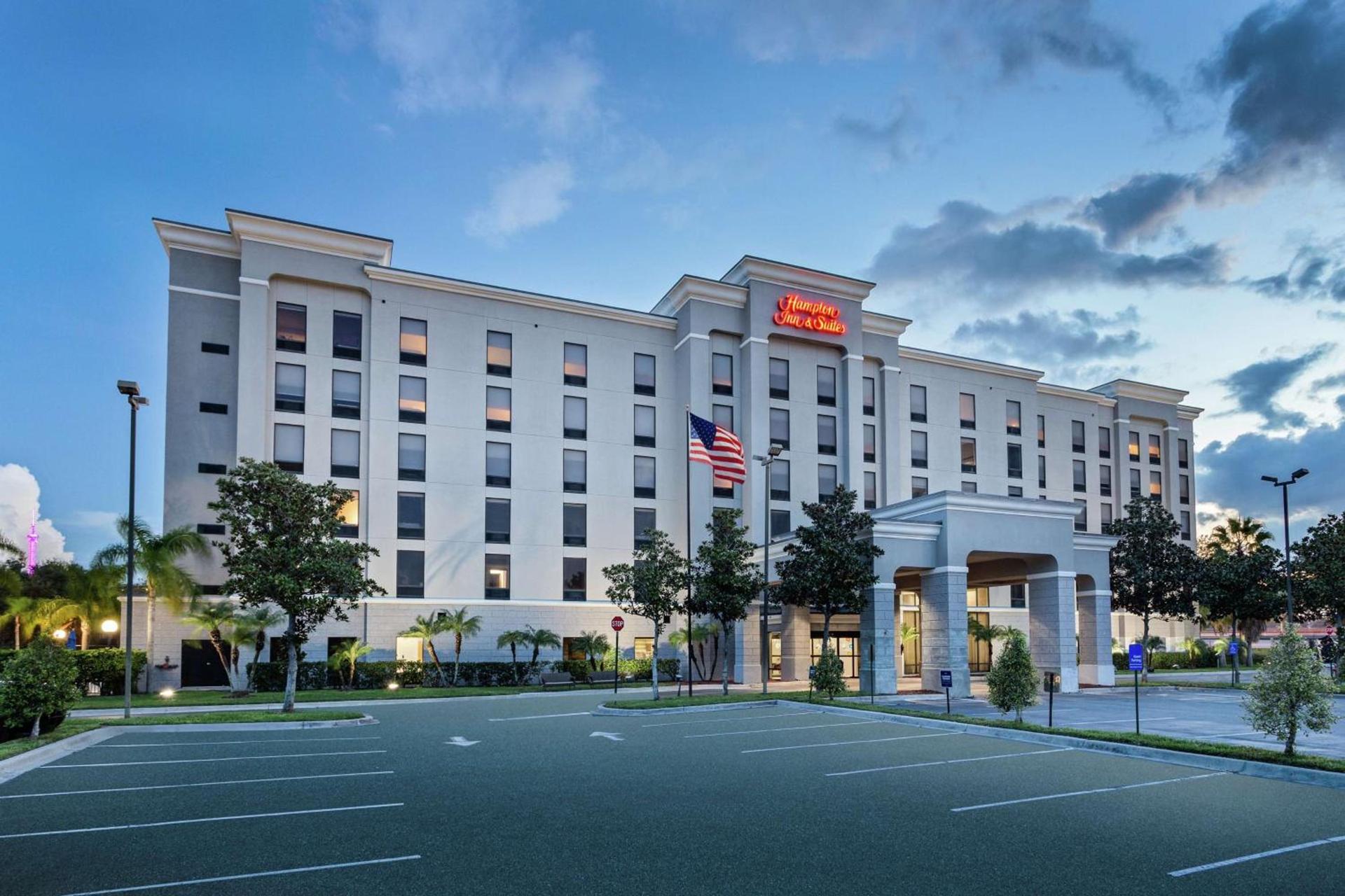 Hampton Inn & Suites Orlando International Drive North photo 1