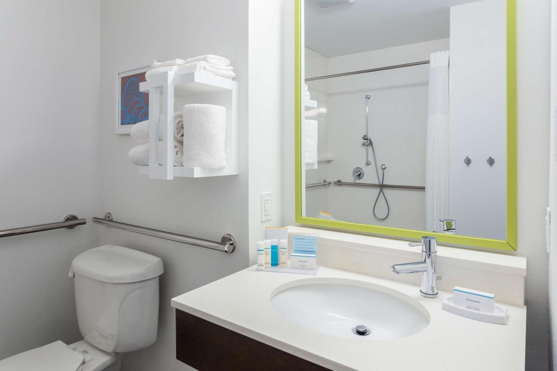 Hampton Inn & Suites Orlando International Drive North photo 14