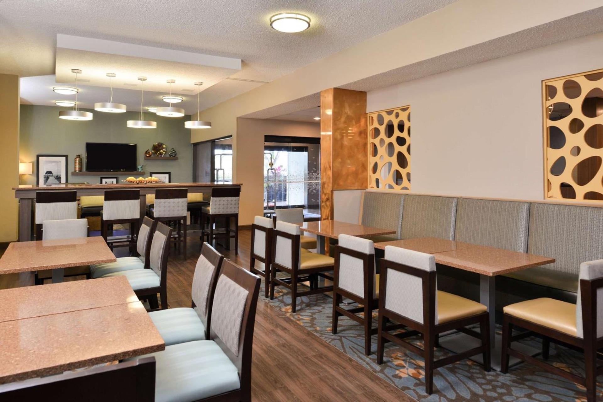 Hampton Inn Closest to Universal Orlando photo 15