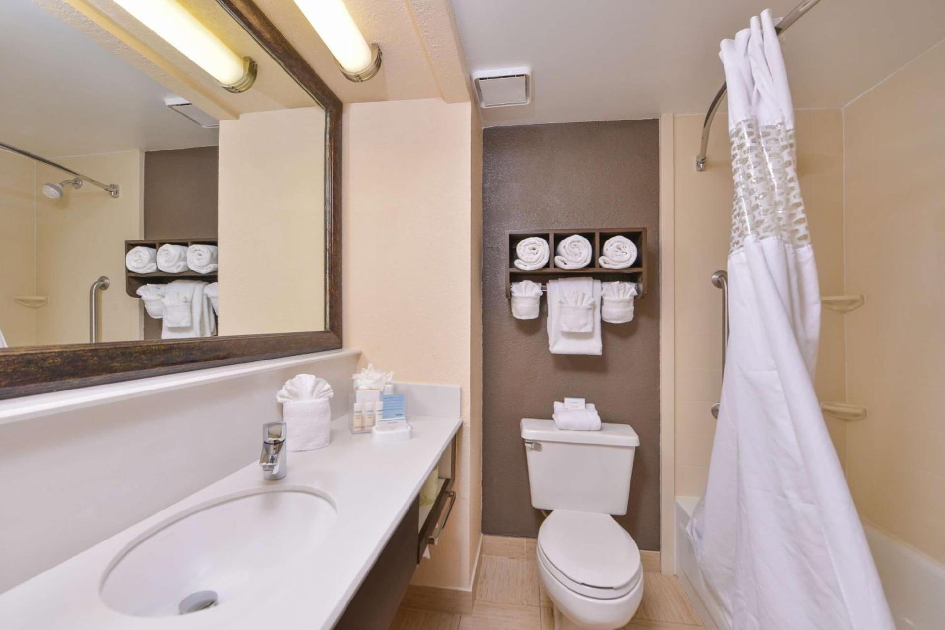 Hampton Inn Closest to Universal Orlando photo 35
