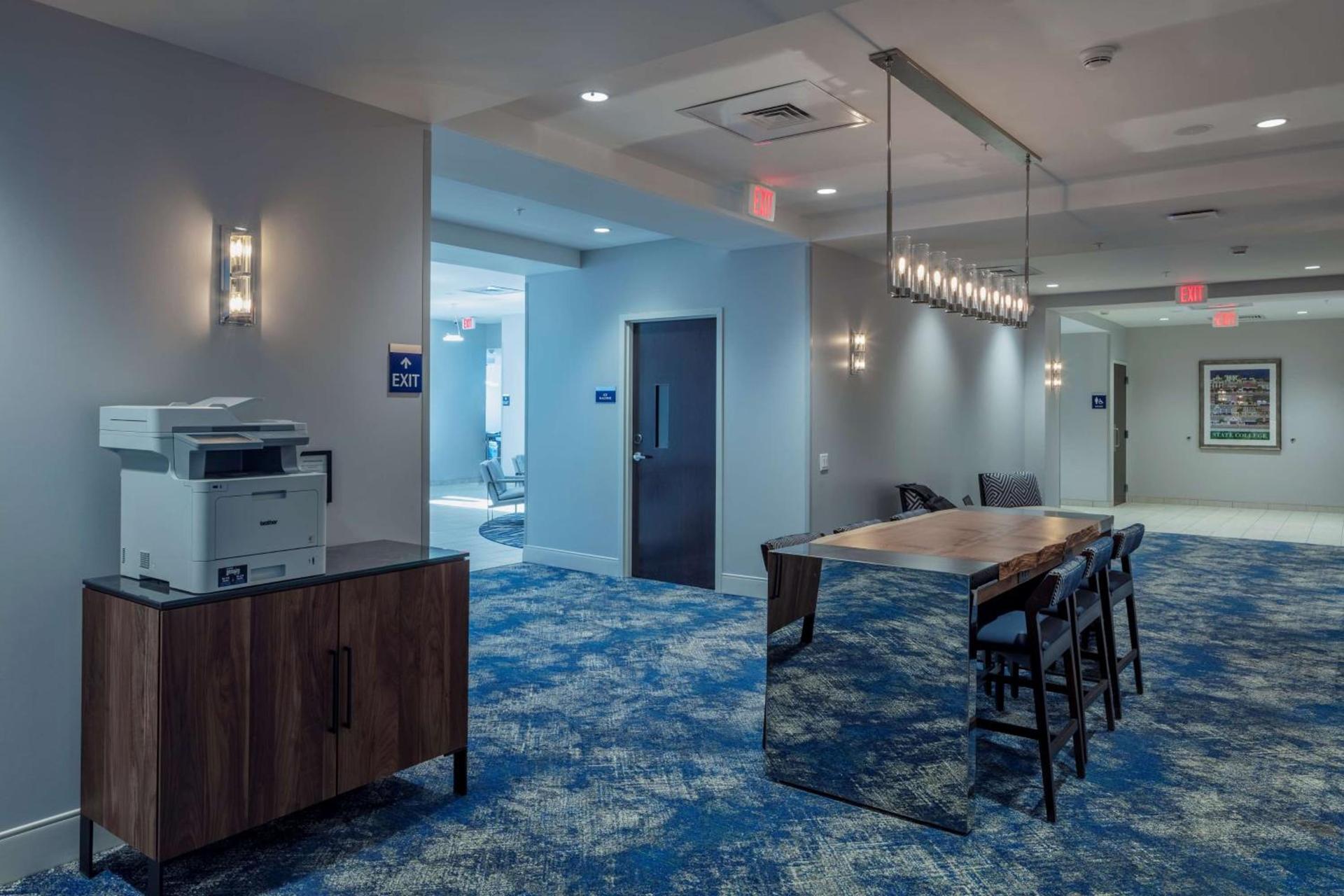 Scholar State College, Tapestry Collection by Hilton photo 22