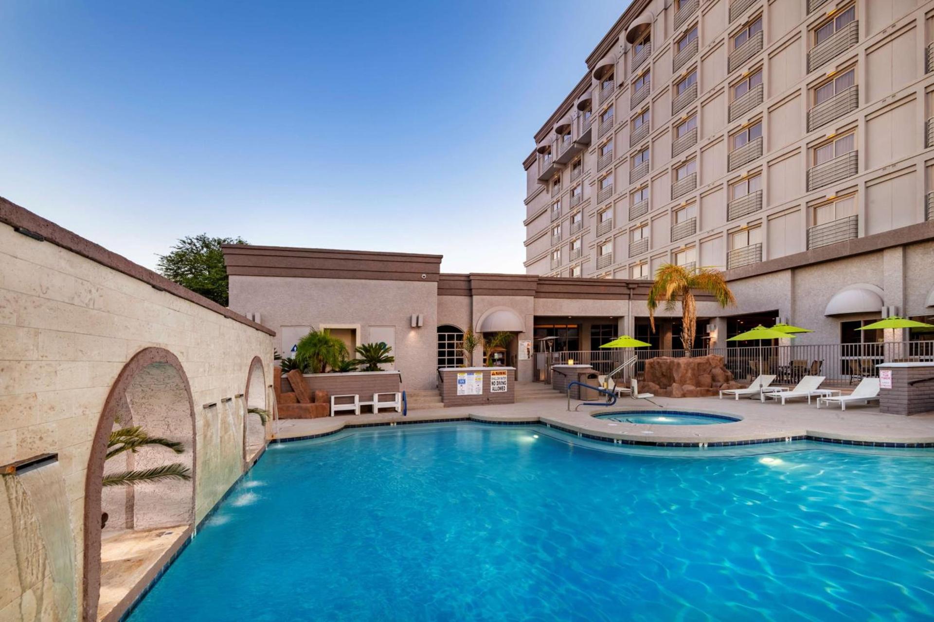 Doubletree by Hilton Phoenix Mesa photo 7