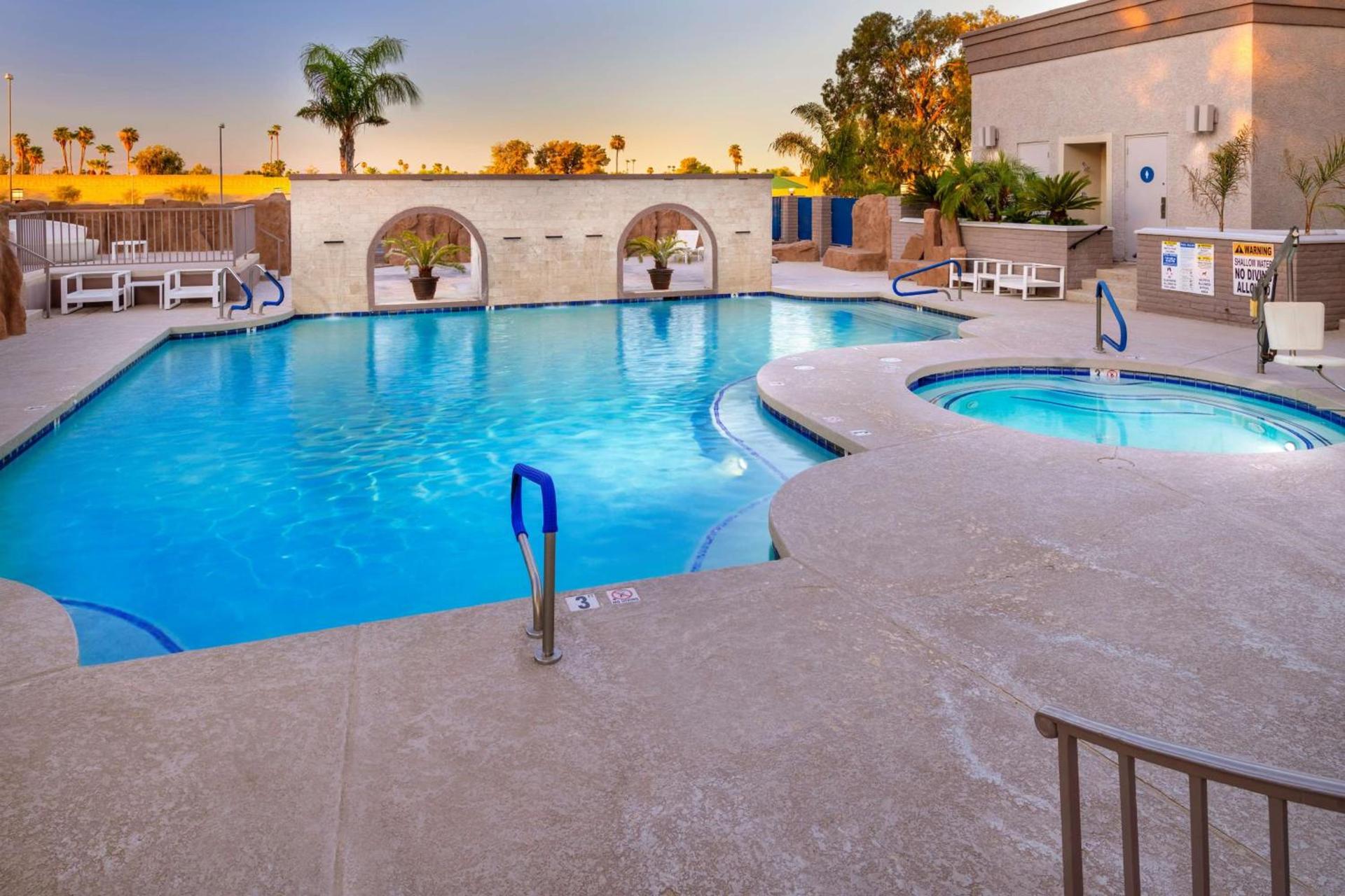 Doubletree by Hilton Phoenix Mesa photo 8