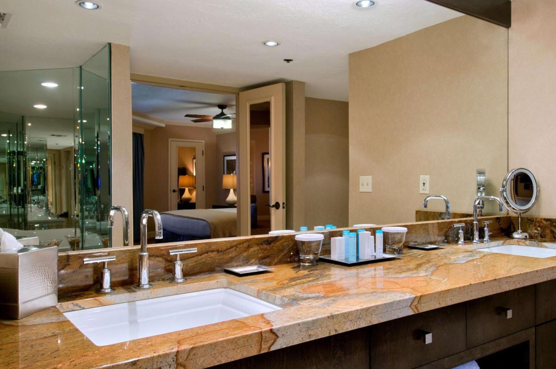 Doubletree by Hilton Phoenix Mesa photo 46