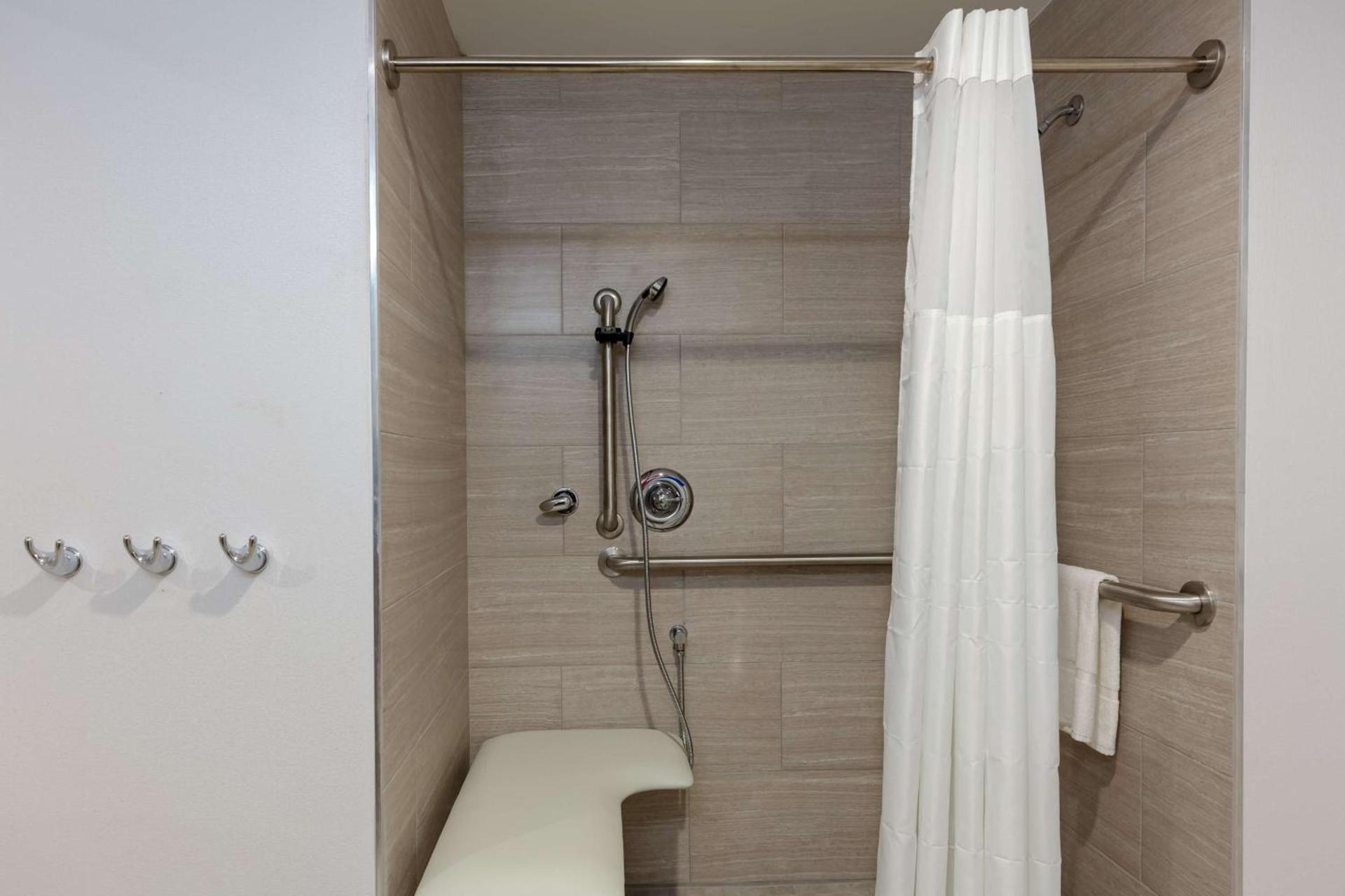 Hampton Inn Wetumpka photo 15