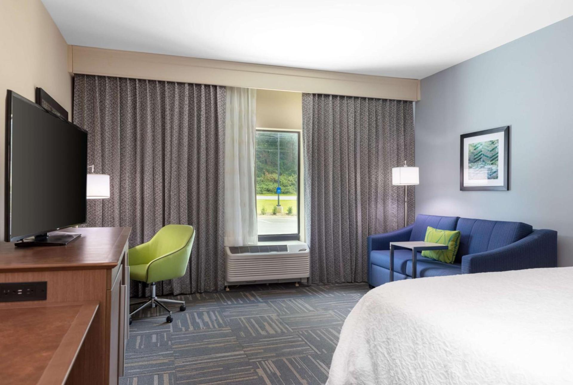 Hampton Inn Wetumpka photo 17