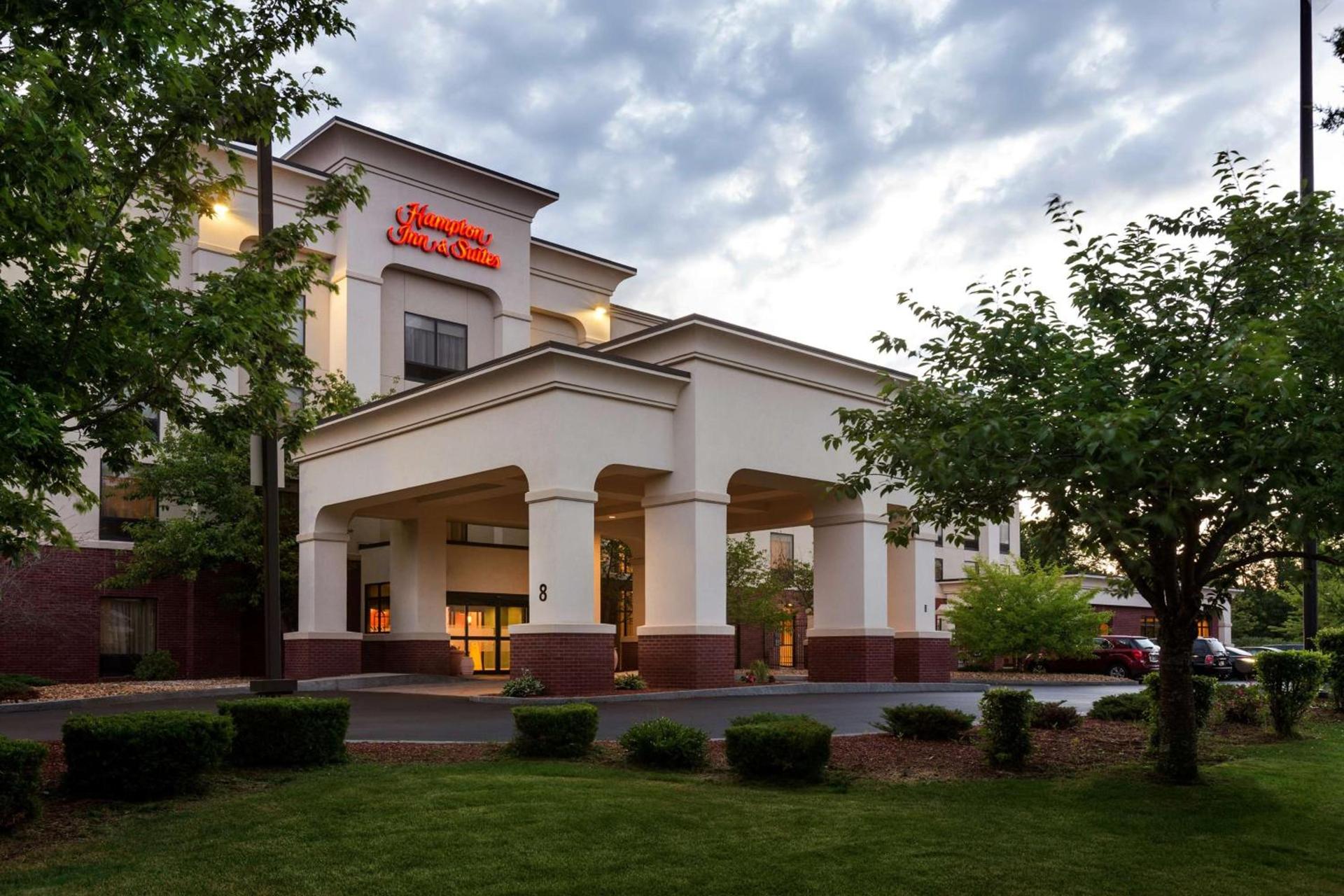 Hampton Inn & Suites by Hilton Manchester Bedford — hotel in Bedford