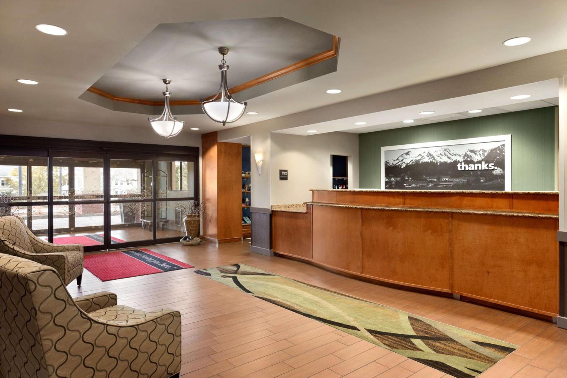 Hampton Inn & Suites by Hilton Manchester Bedford photo 3