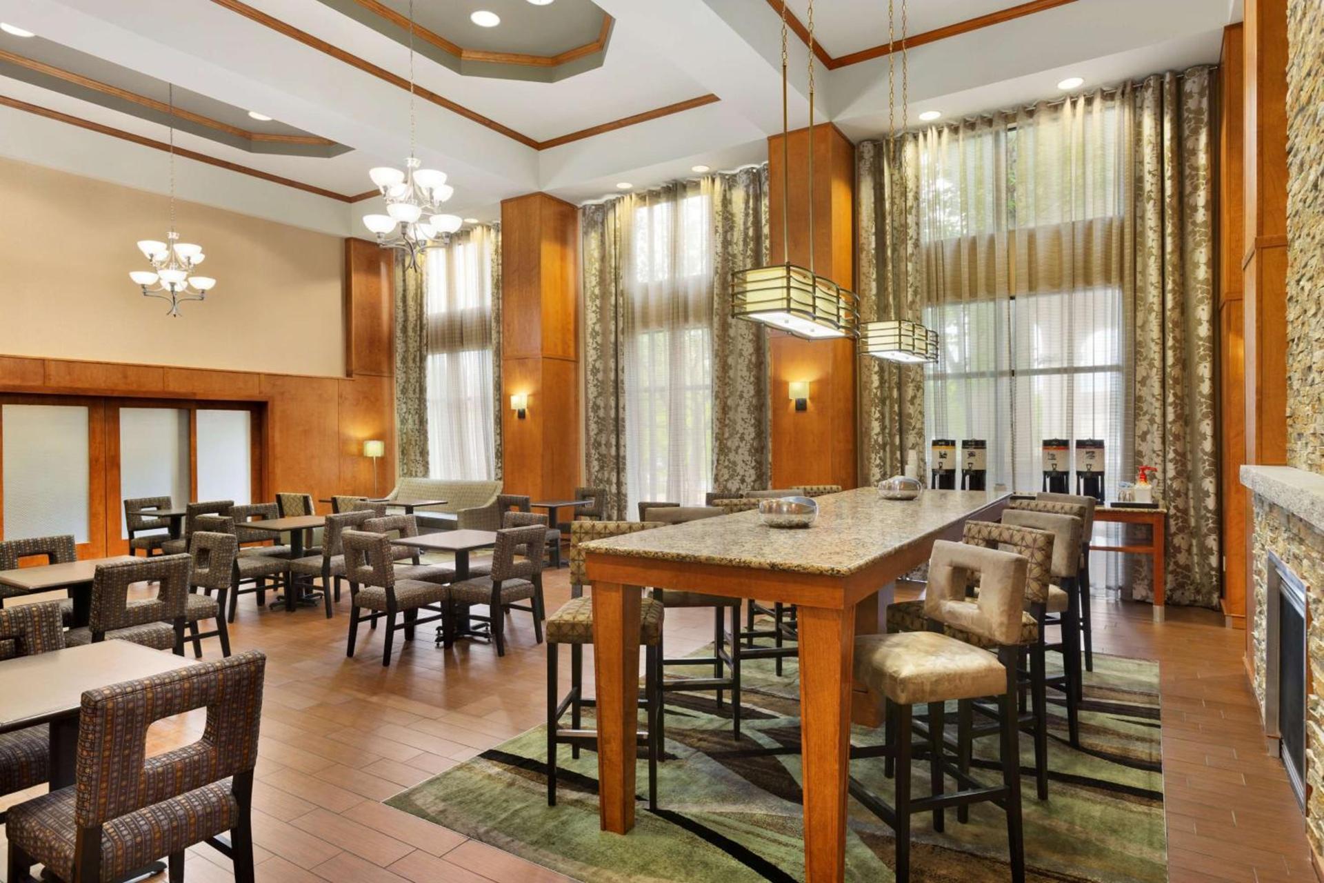 Hampton Inn & Suites by Hilton Manchester Bedford photo 4
