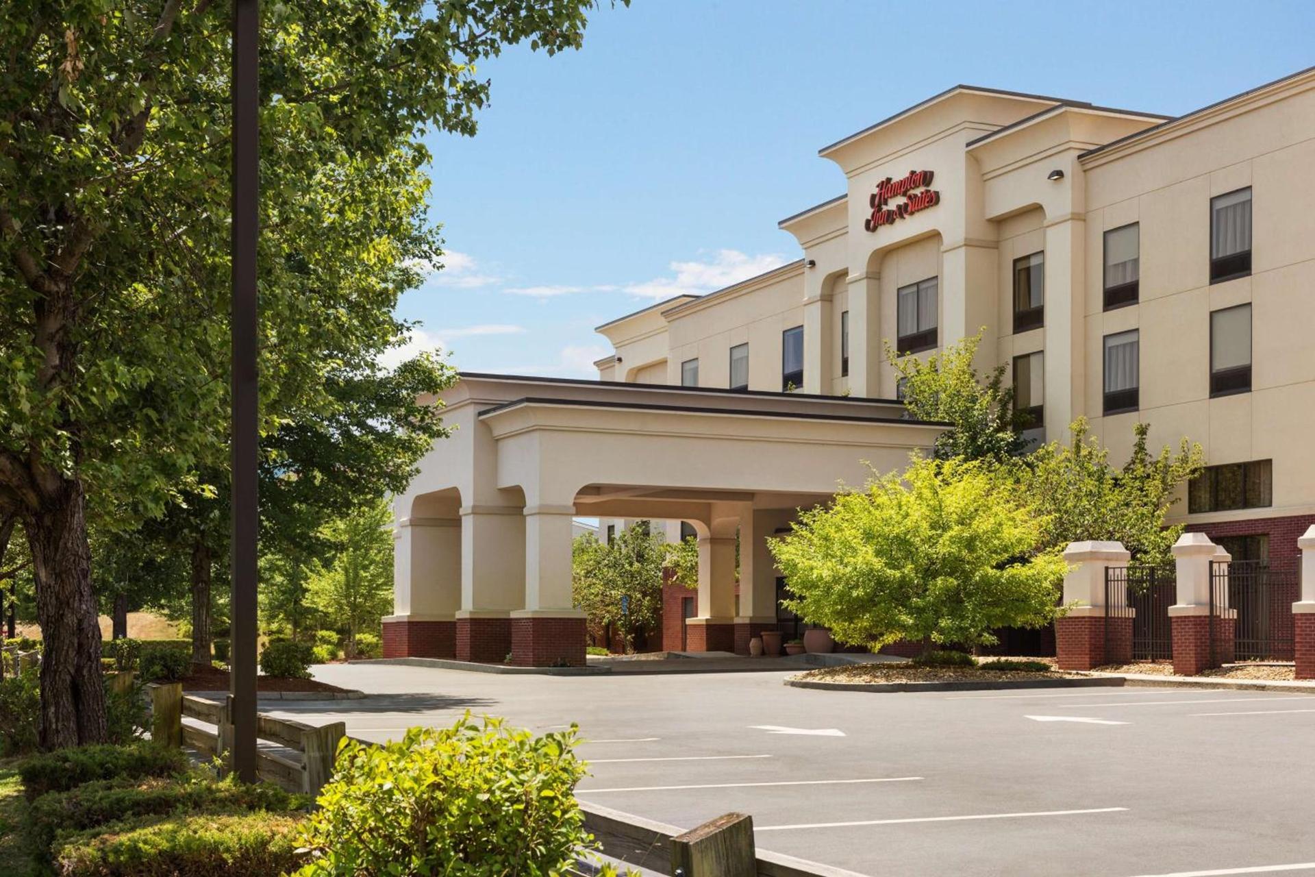Hampton Inn & Suites by Hilton Manchester Bedford photo 2